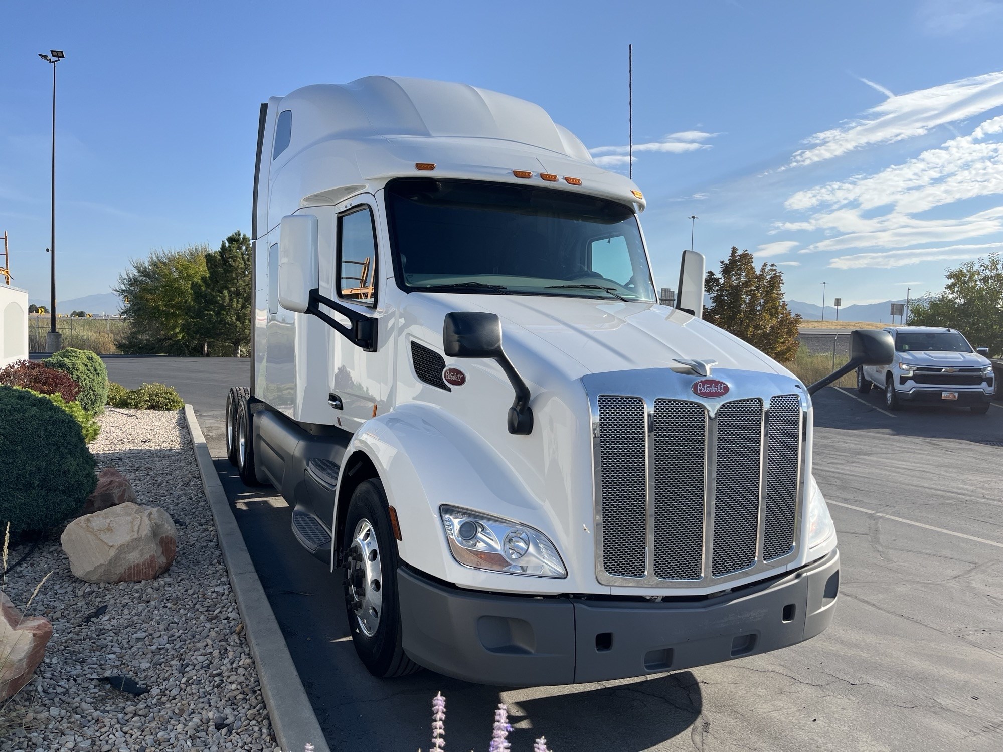 2020 Peterbilt 579 - image 3 of 6