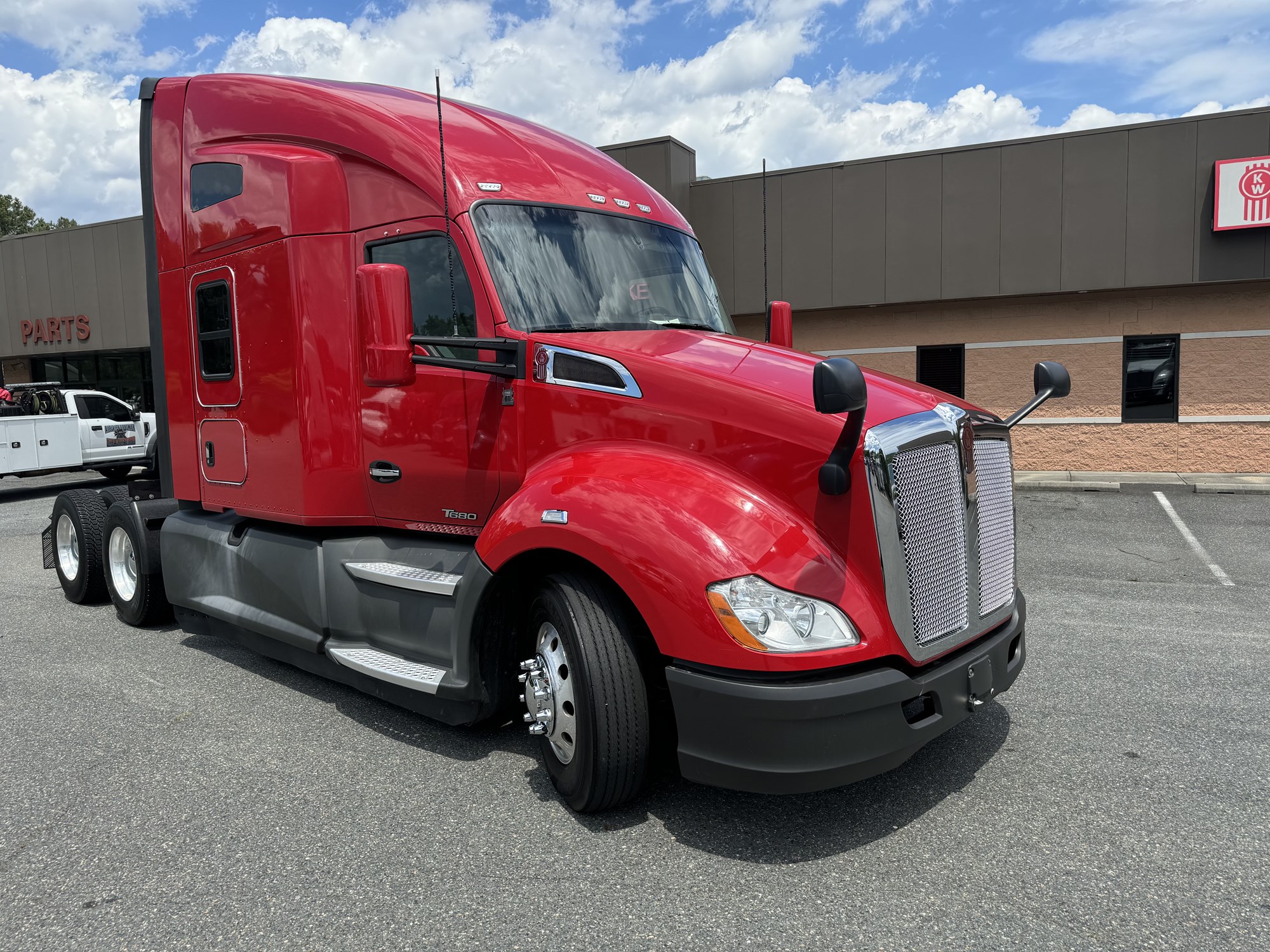 2020 Kenworth T680 - image 2 of 6