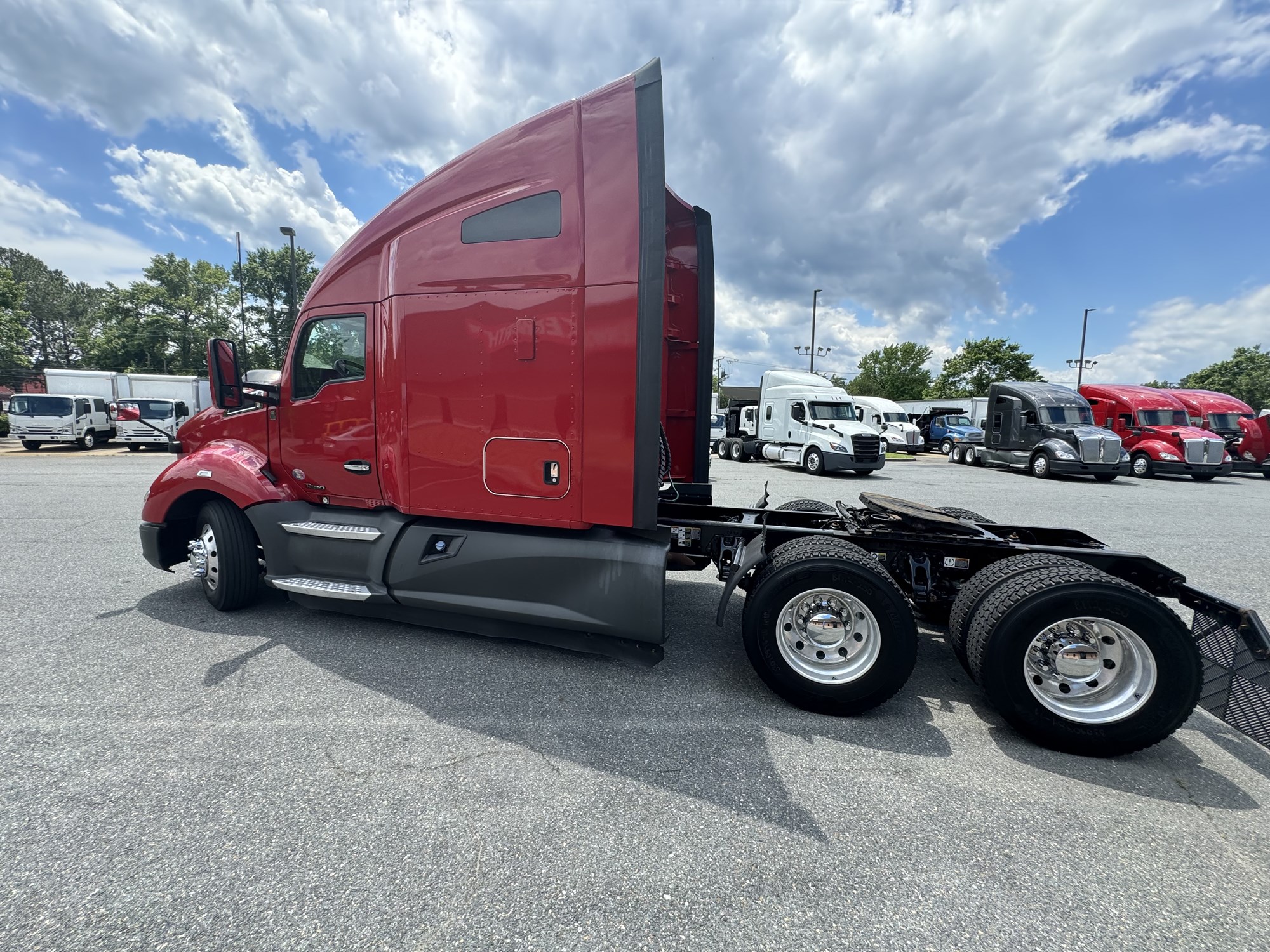 2020 Kenworth T680 - image 3 of 6