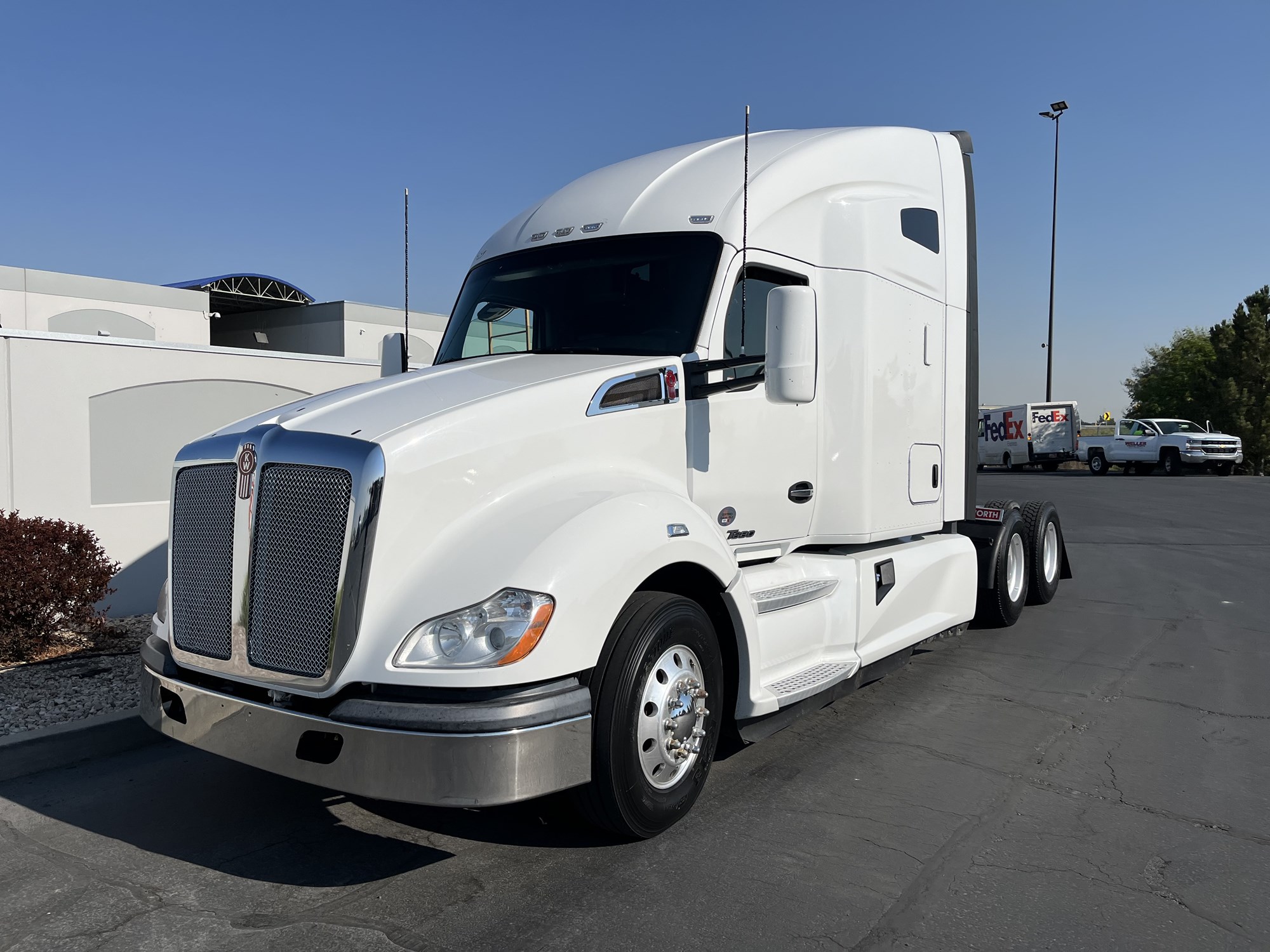 2020 Kenworth T680 - image 2 of 6