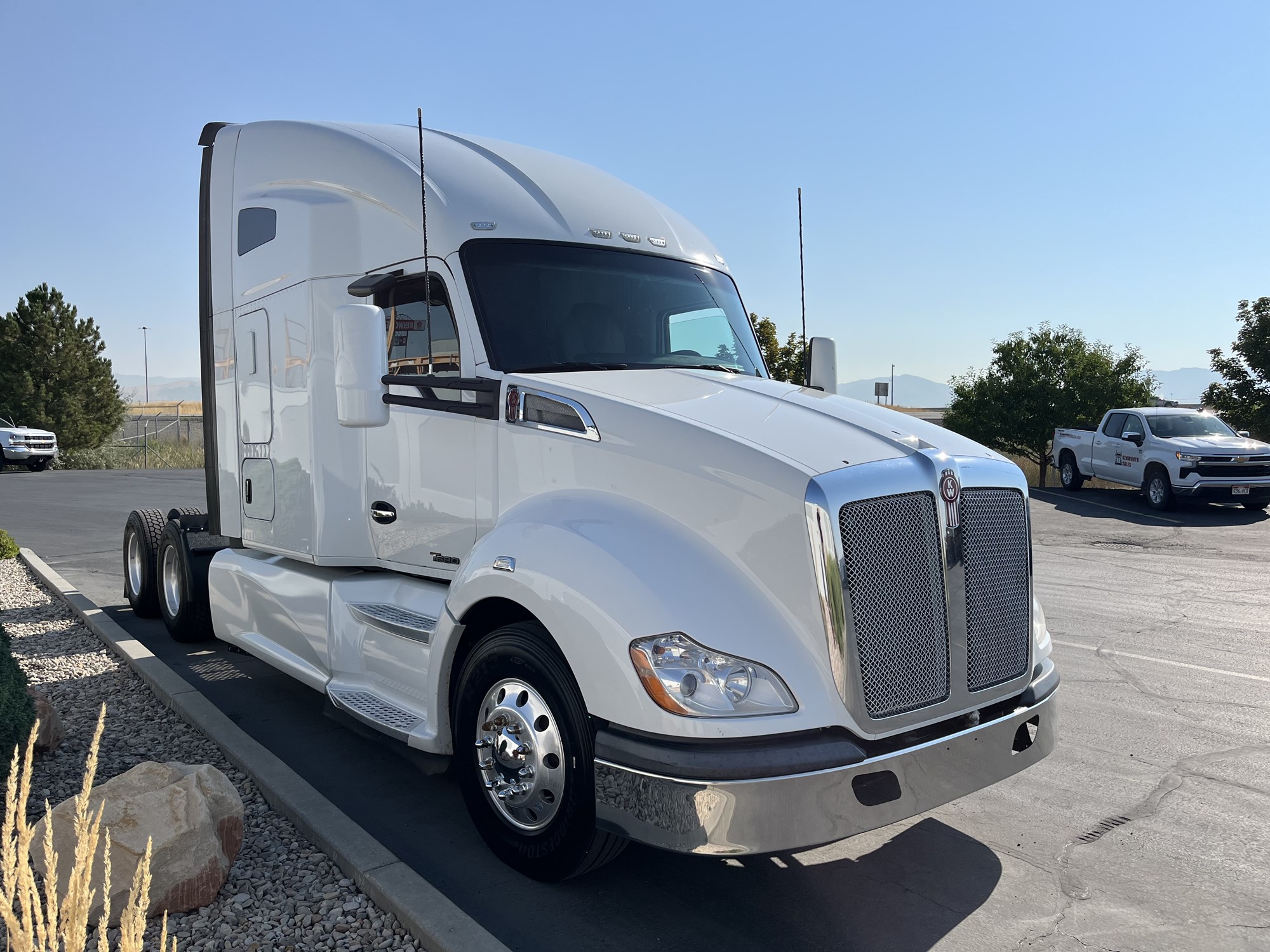 2020 Kenworth T680 - image 4 of 6