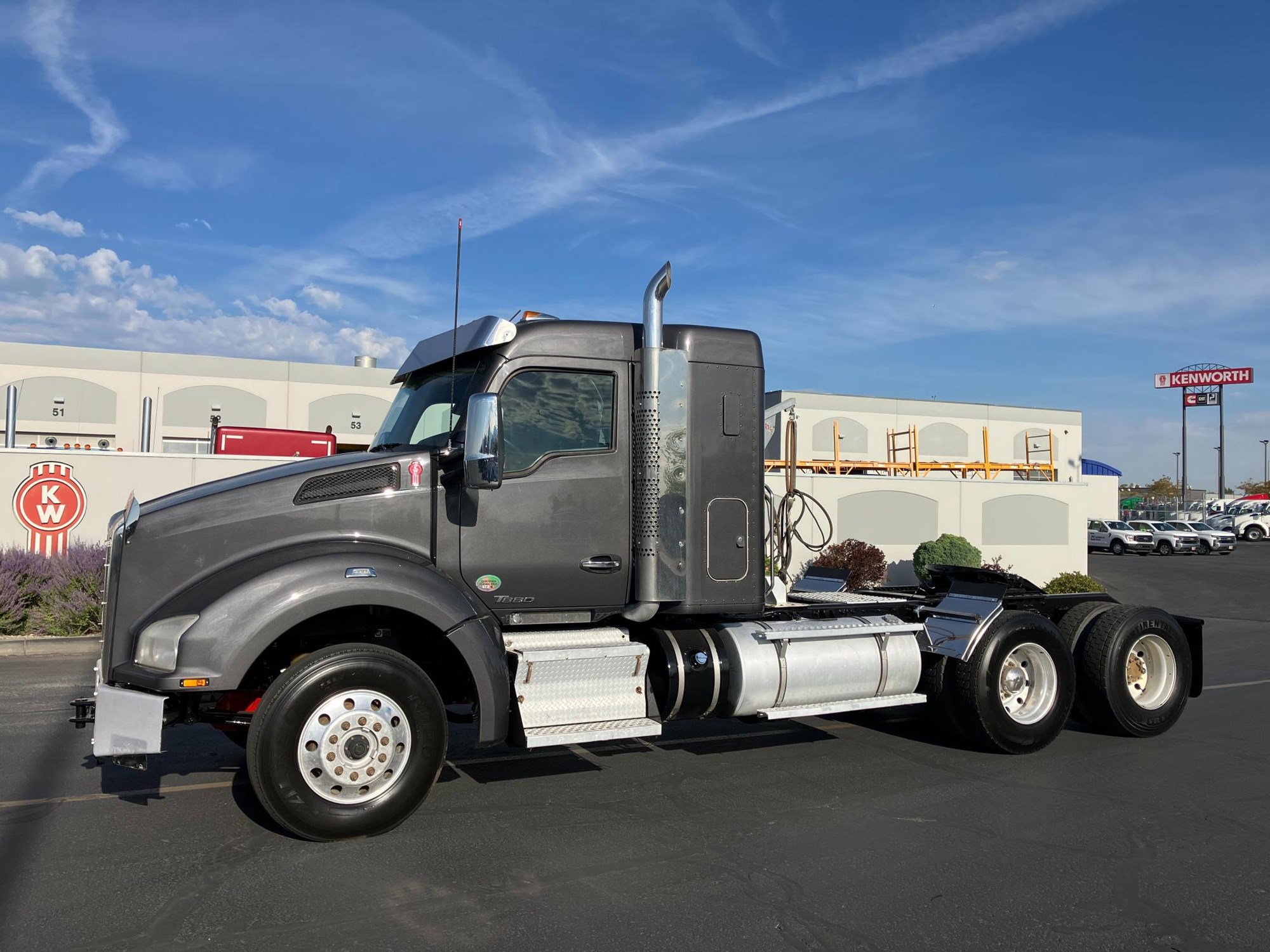 2020 Kenworth T880 - image 1 of 6