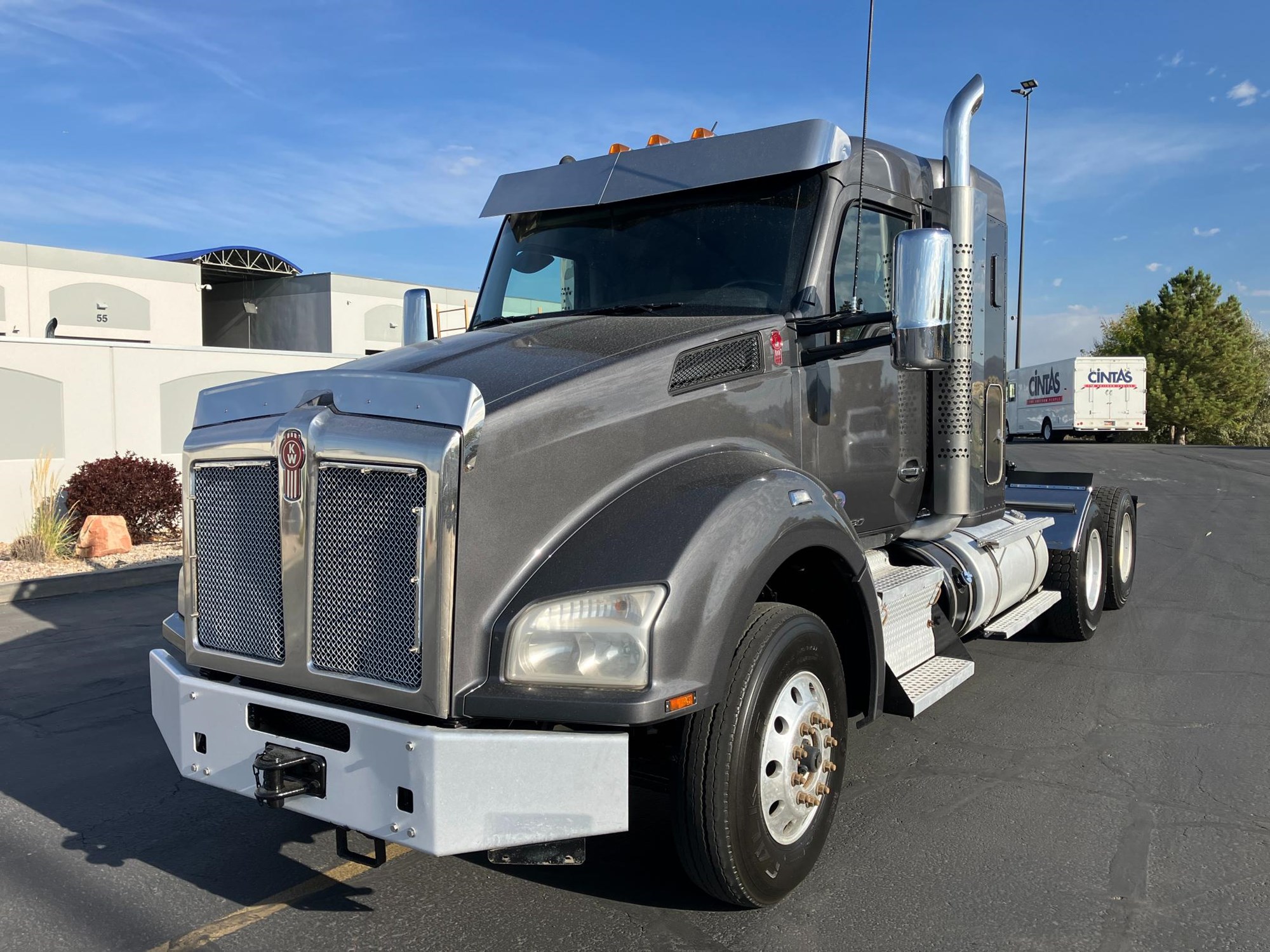 2020 Kenworth T880 - image 2 of 6