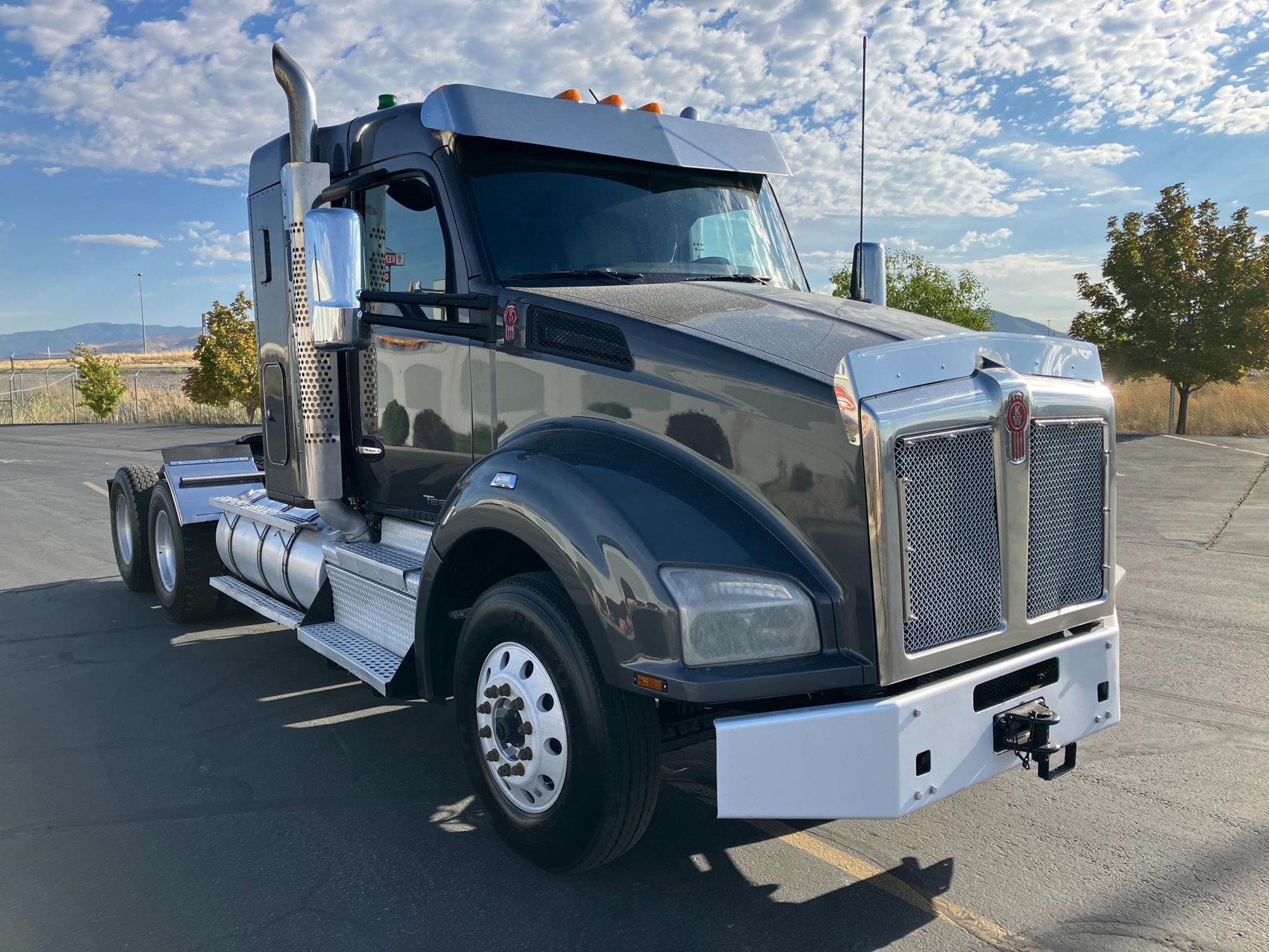 2020 Kenworth T880 - image 3 of 6