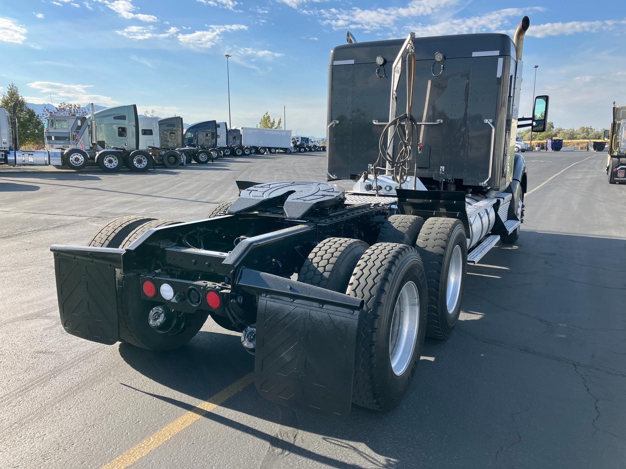 2020 Kenworth T880 - image 5 of 6