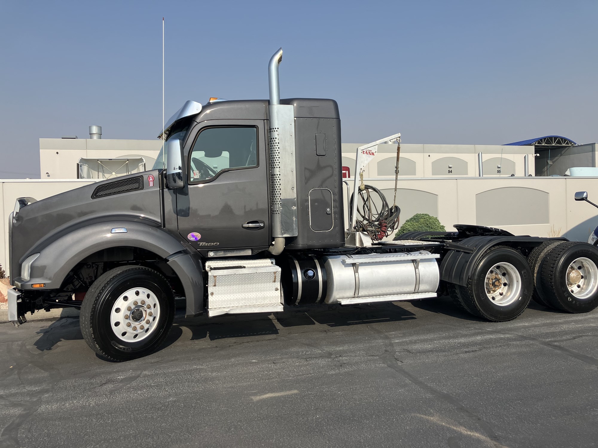 2020 Kenworth T880 - image 1 of 6