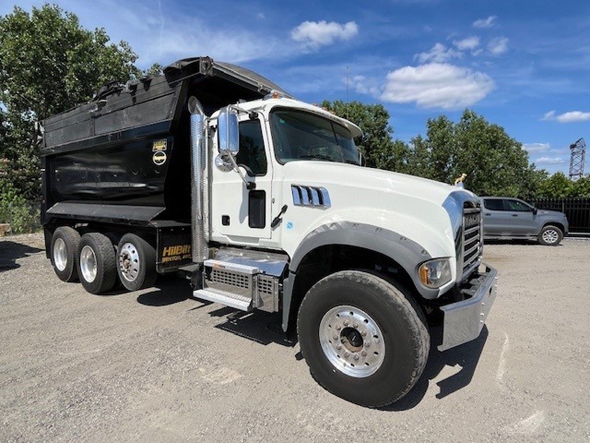 2020 Mack Granite - image 2 of 6