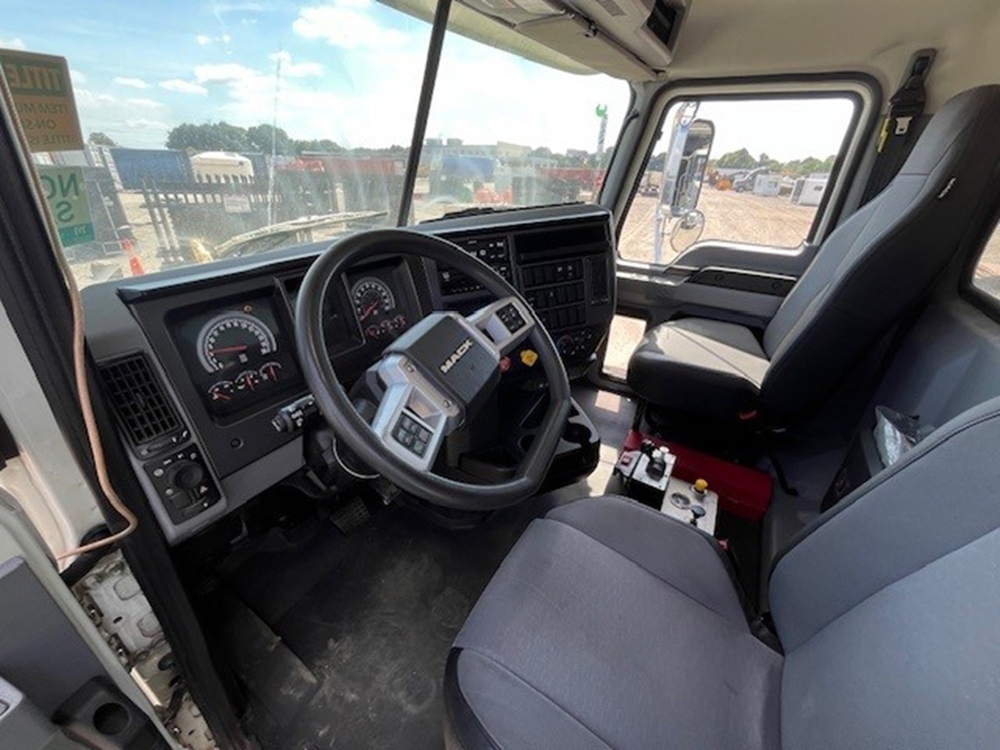 2020 Mack Granite - image 4 of 6