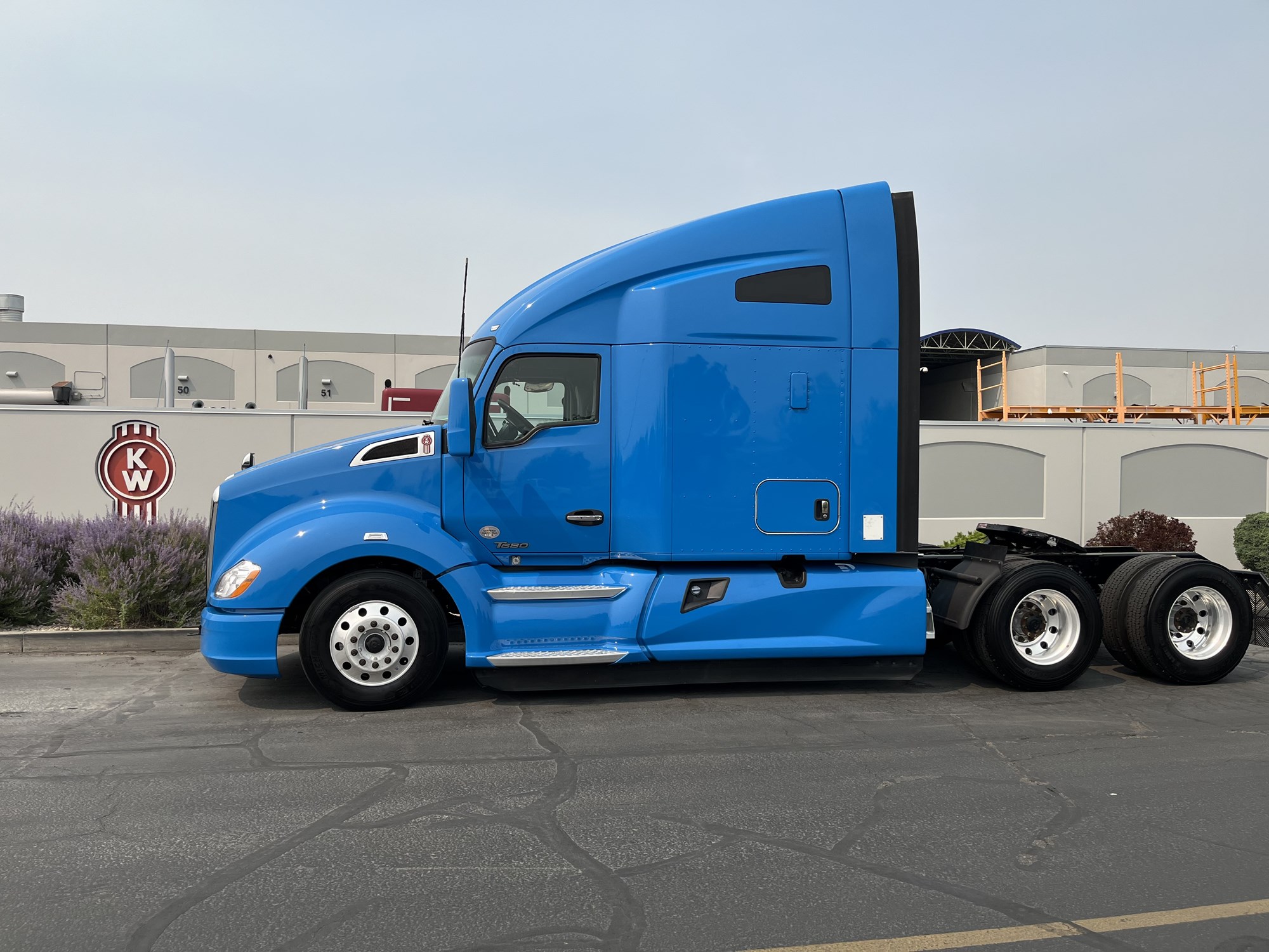 2021 Kenworth T680 - image 1 of 6