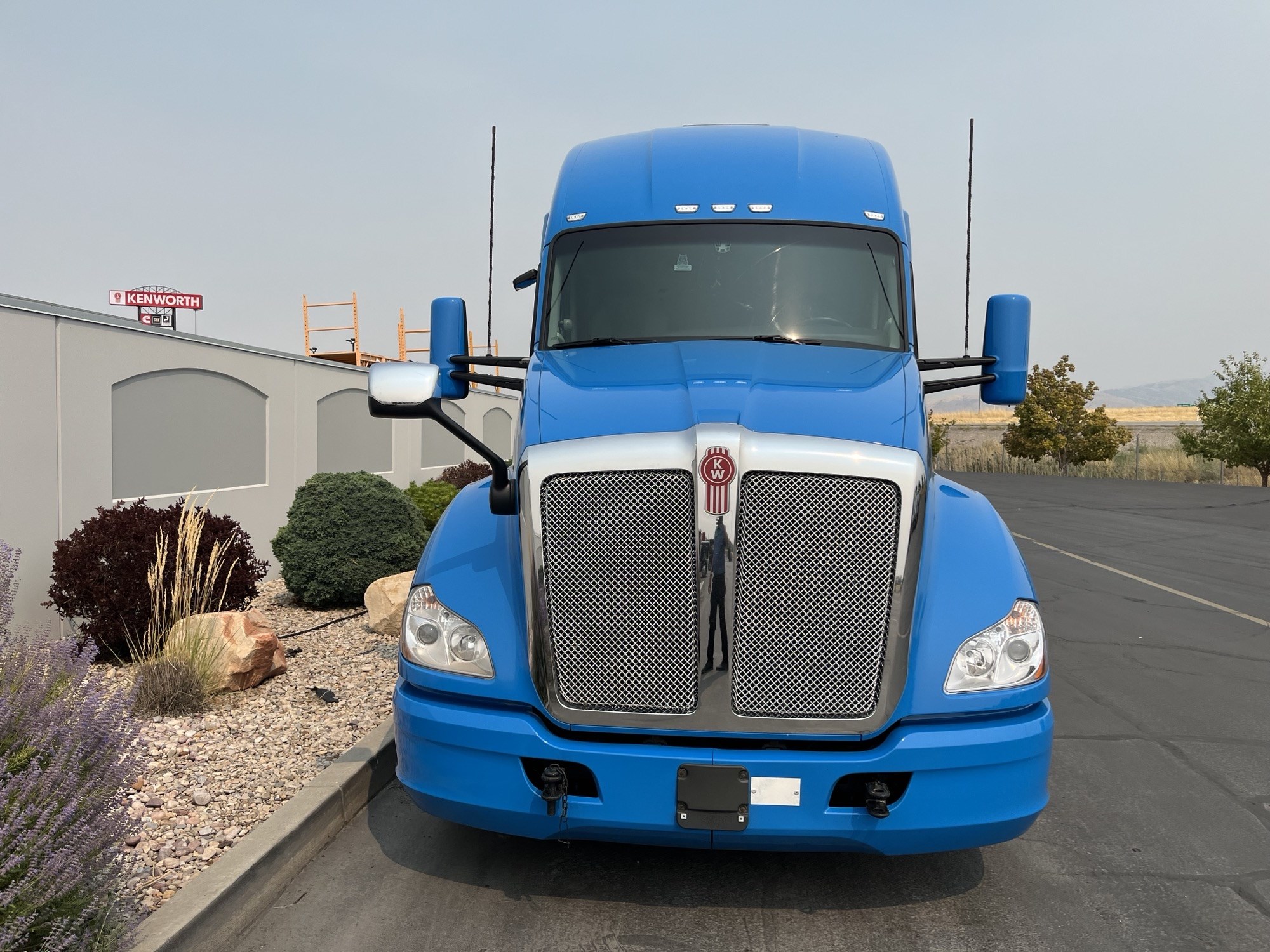 2021 Kenworth T680 - image 2 of 6