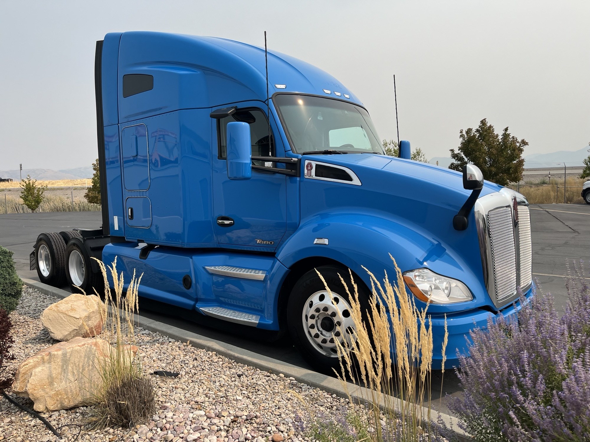 2021 Kenworth T680 - image 3 of 6