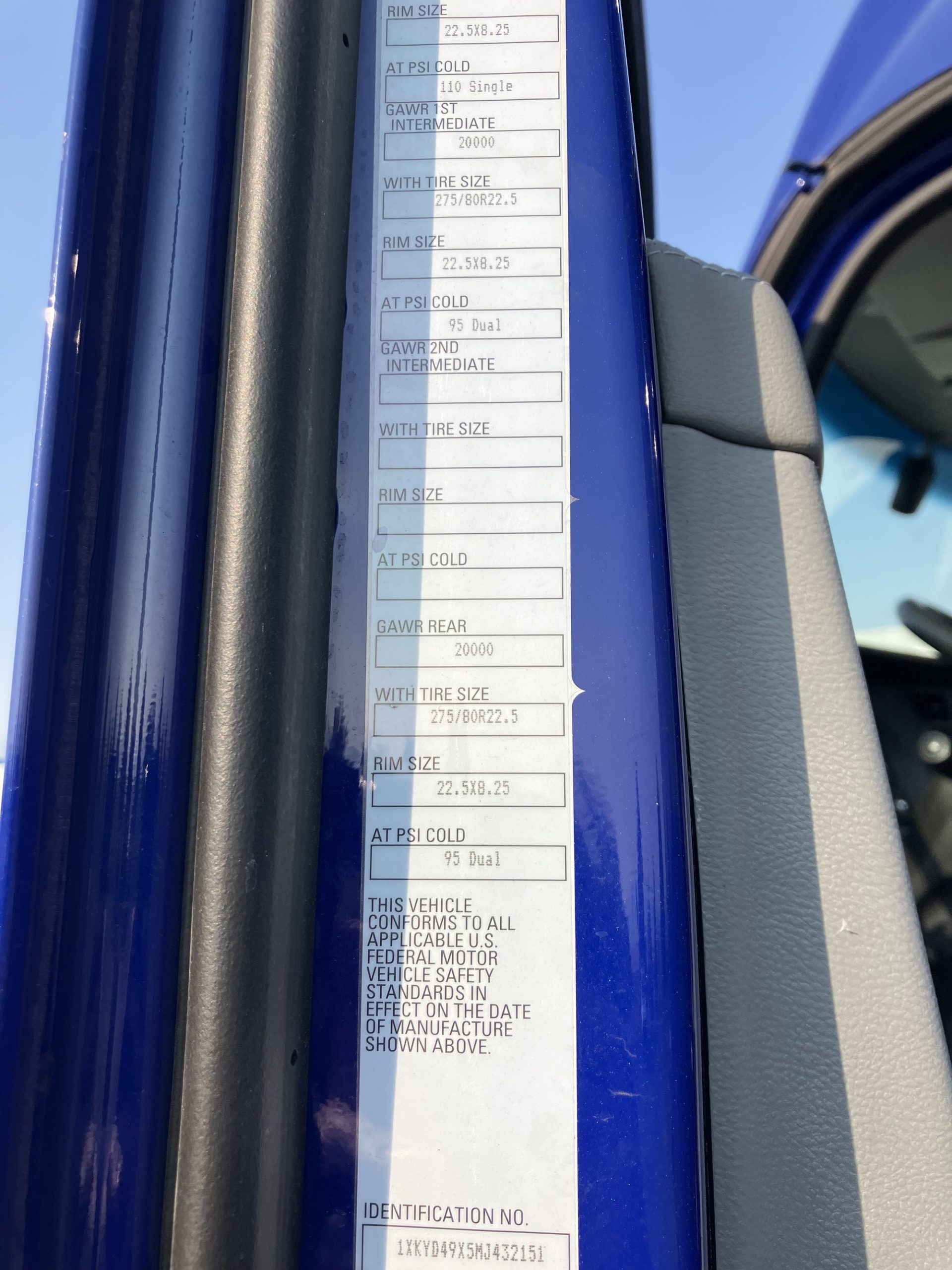 2021 Kenworth T680 - image 3 of 4