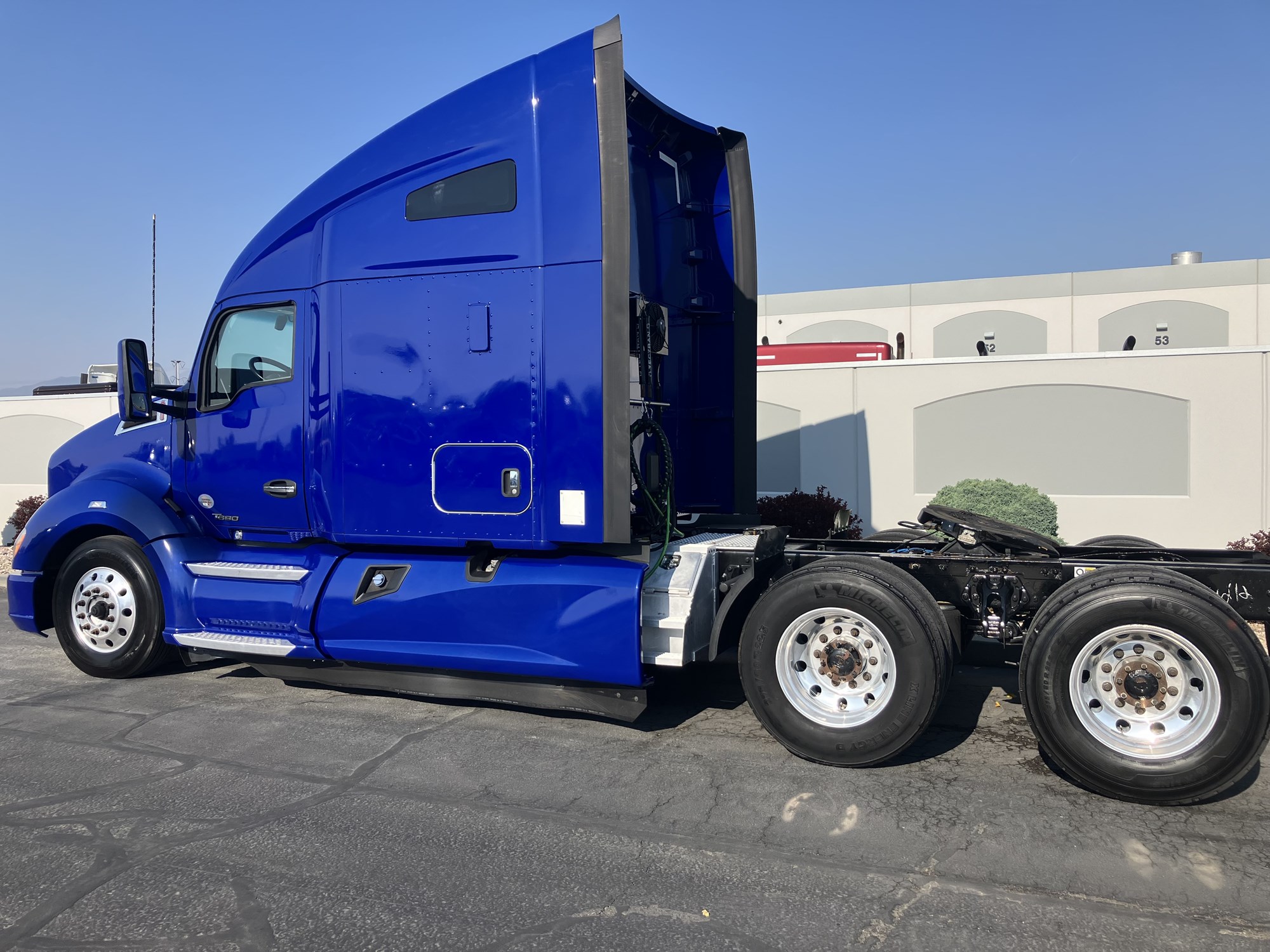 2021 Kenworth T680 - image 2 of 6