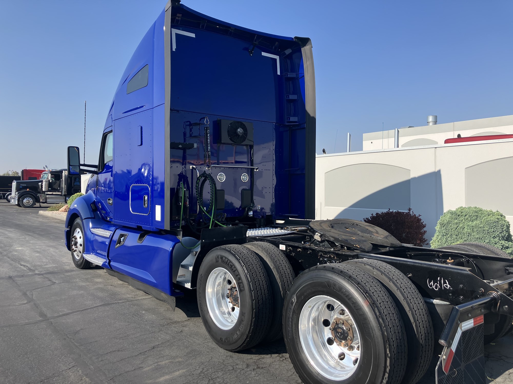 2021 Kenworth T680 - image 3 of 6