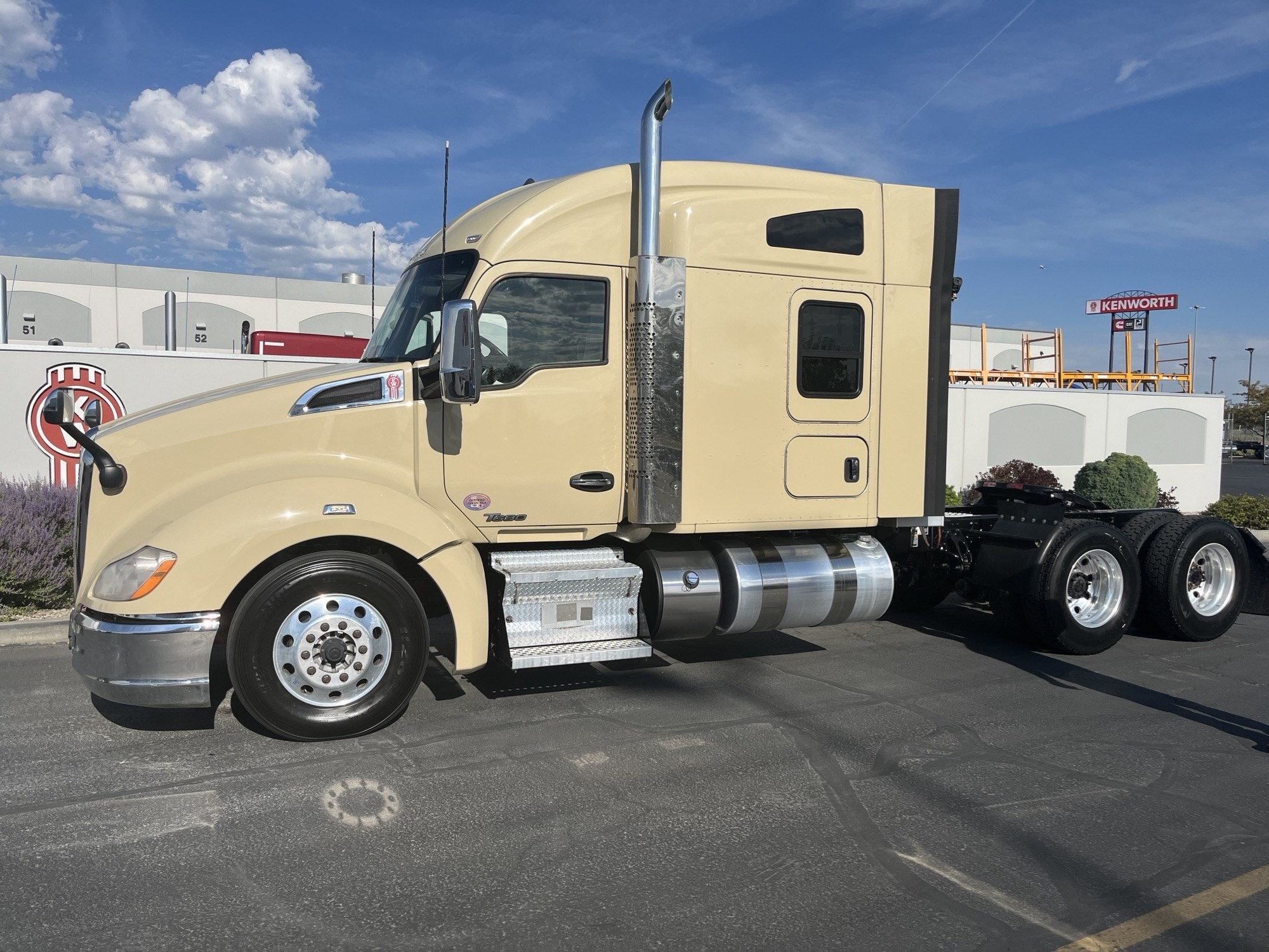 2021 Kenworth T680 - image 1 of 6