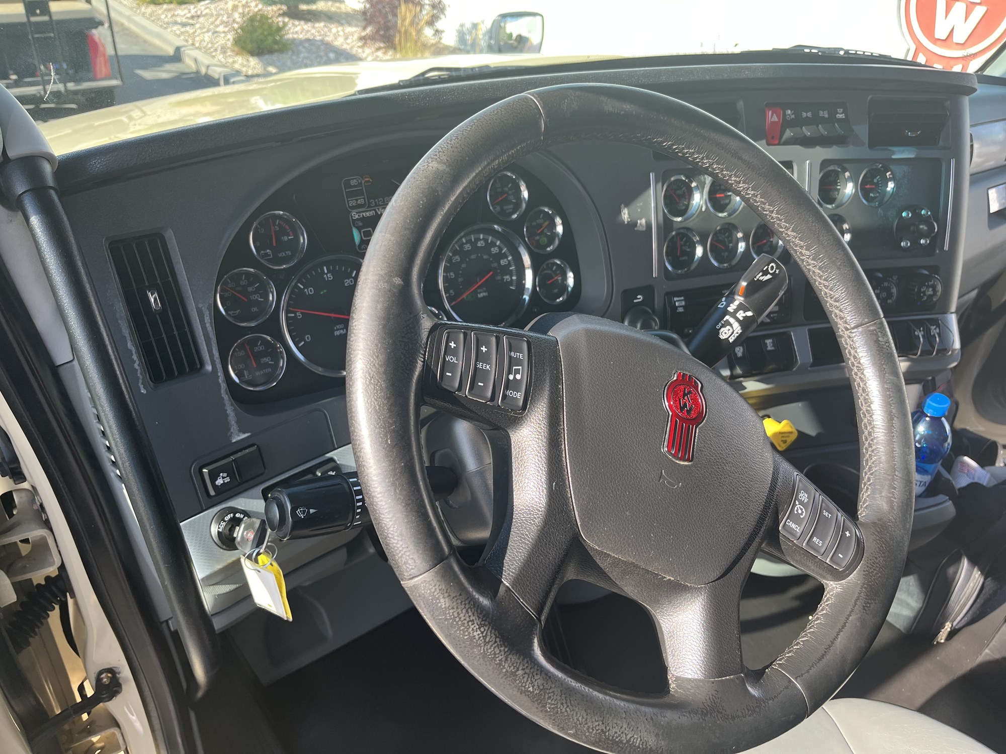 2021 Kenworth T680 - image 4 of 6