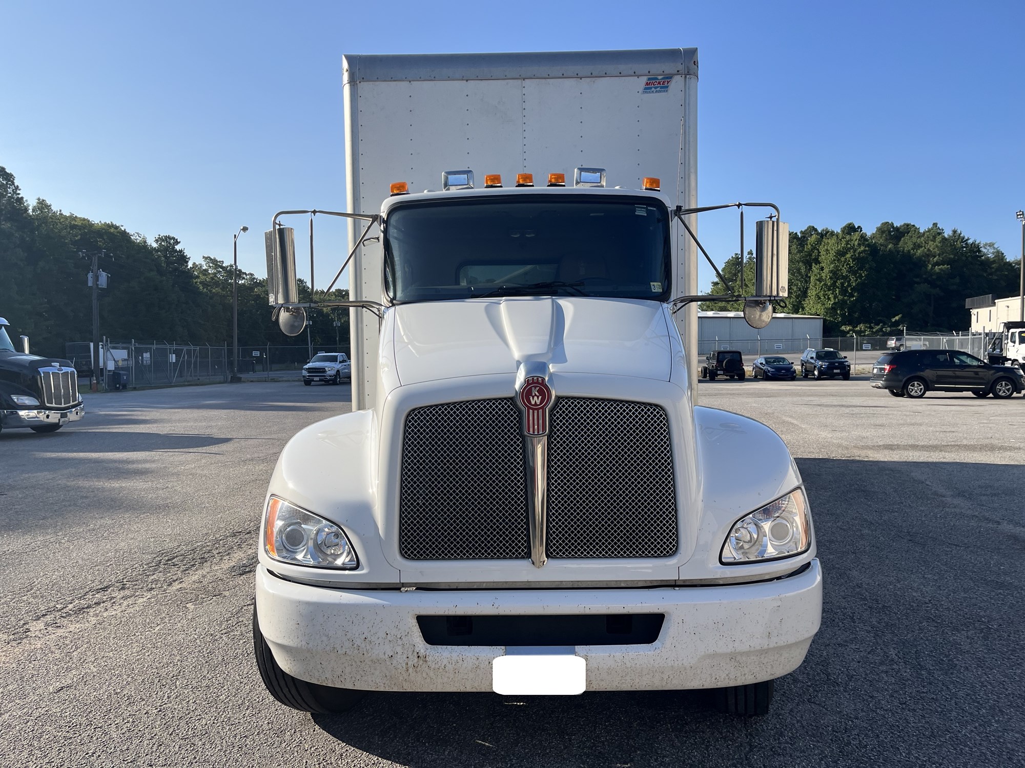 2021 Kenworth T270 - image 2 of 6