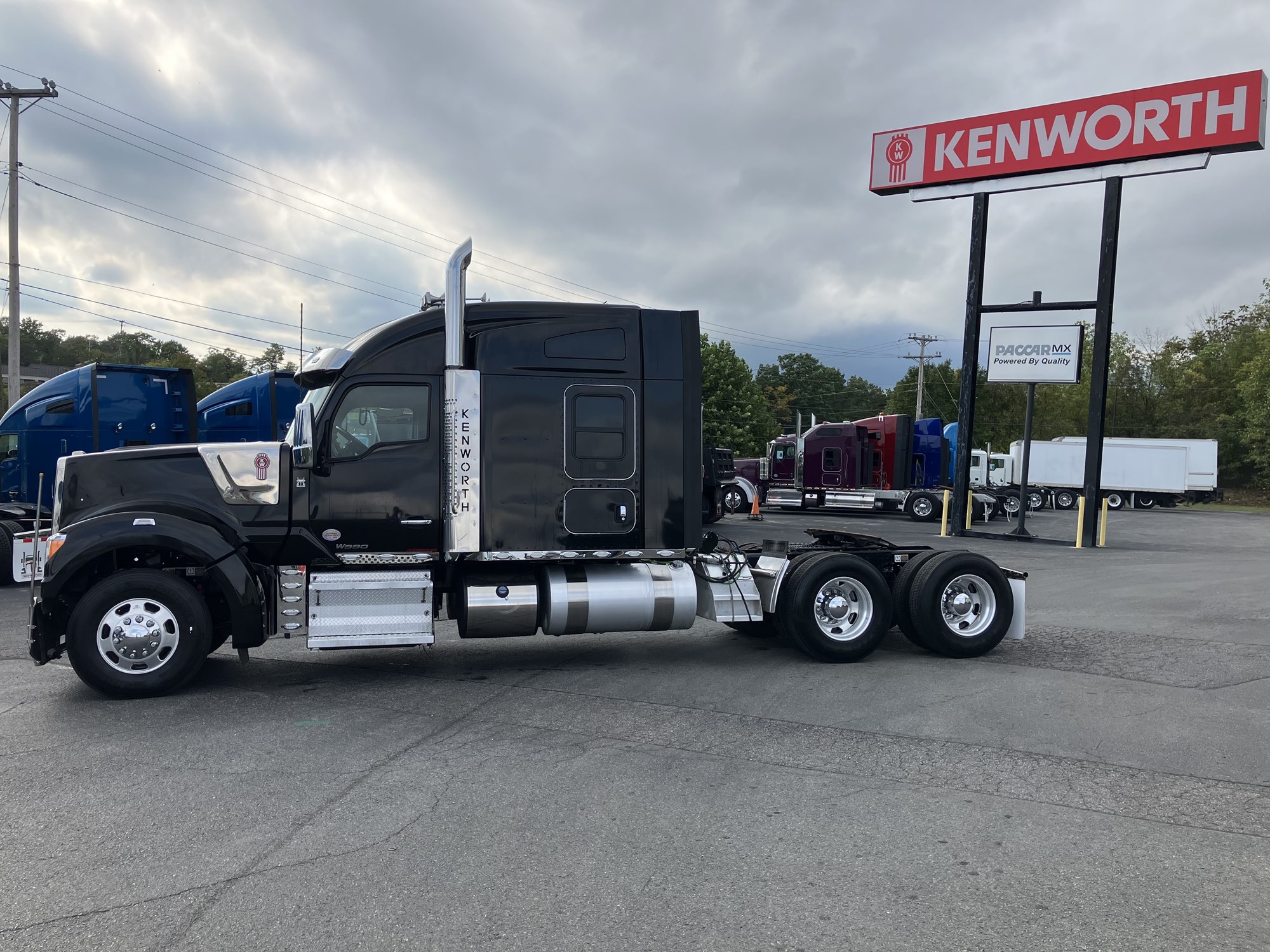 2022 Kenworth W990 - image 1 of 6