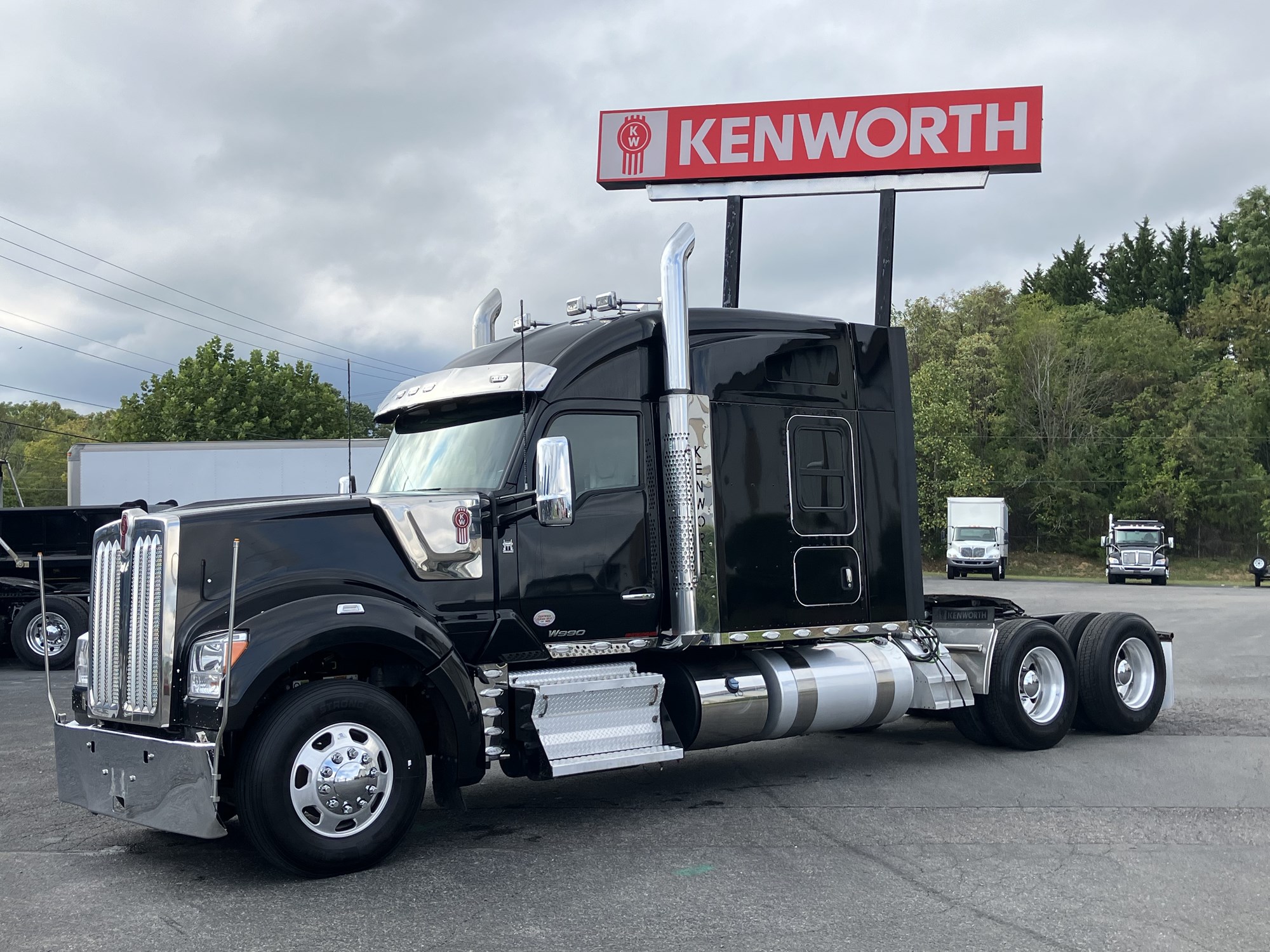 2022 Kenworth W990 - image 2 of 6