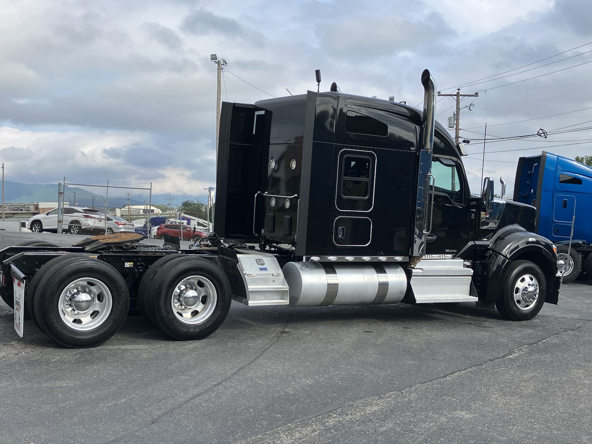 2022 Kenworth W990 - image 6 of 6