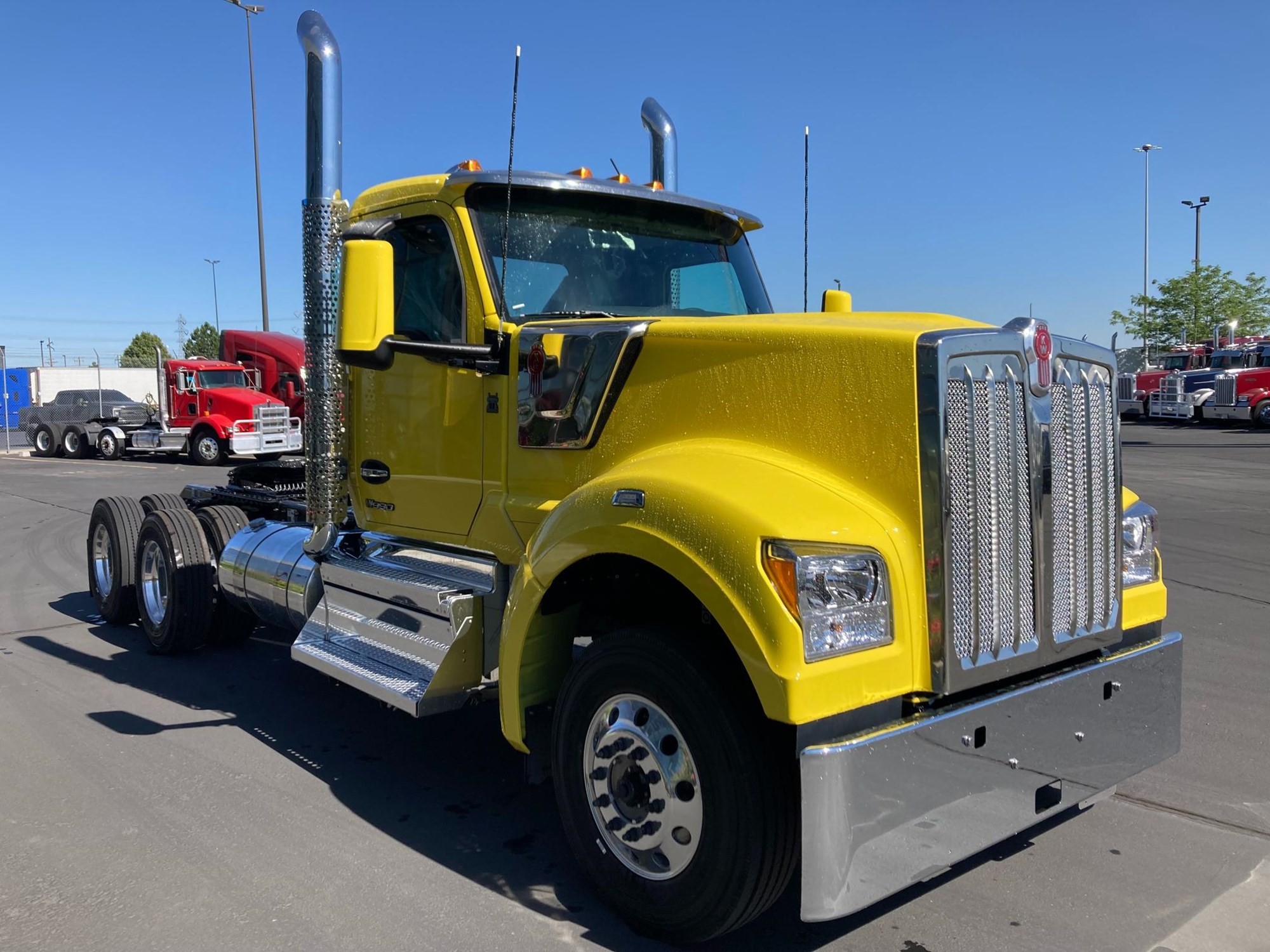 2025 Kenworth W990 - image 4 of 6