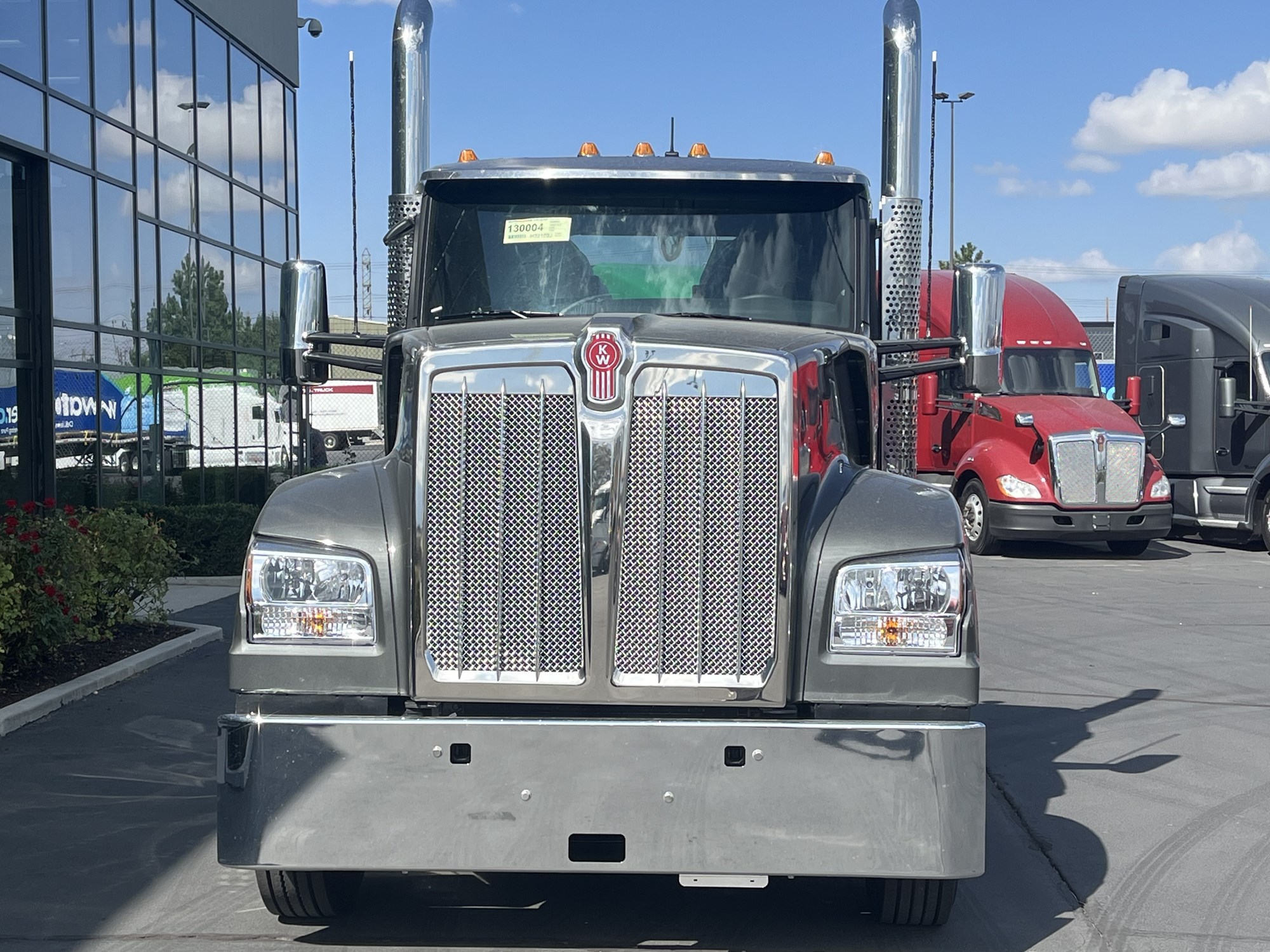 2025 Kenworth W990 - image 2 of 3