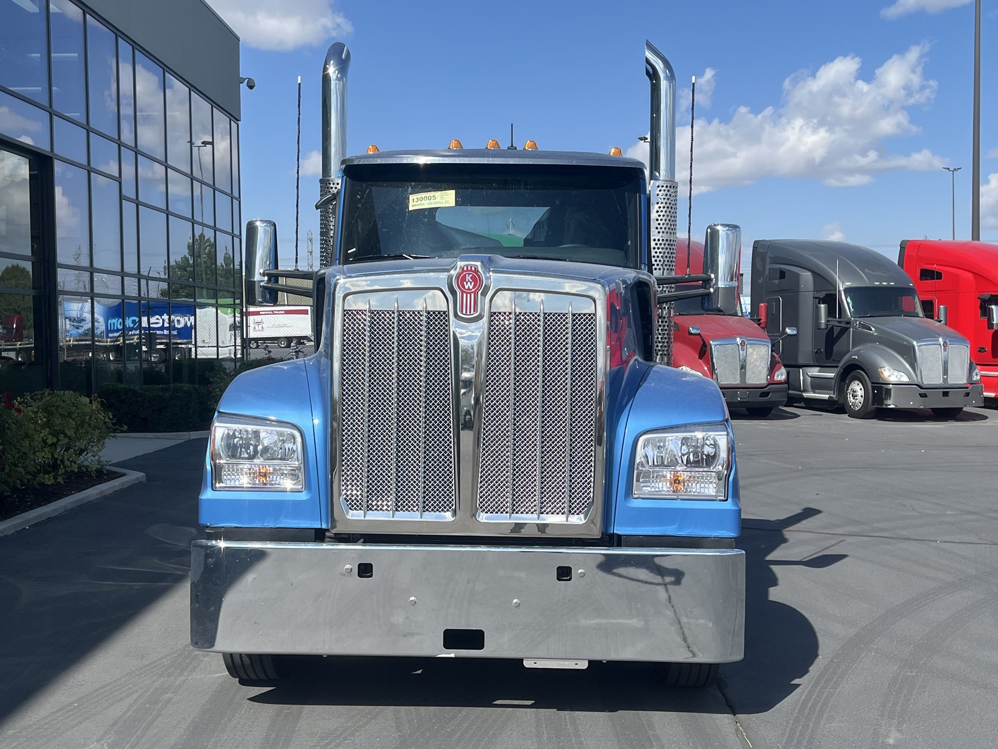 2025 Kenworth W990 - image 2 of 3