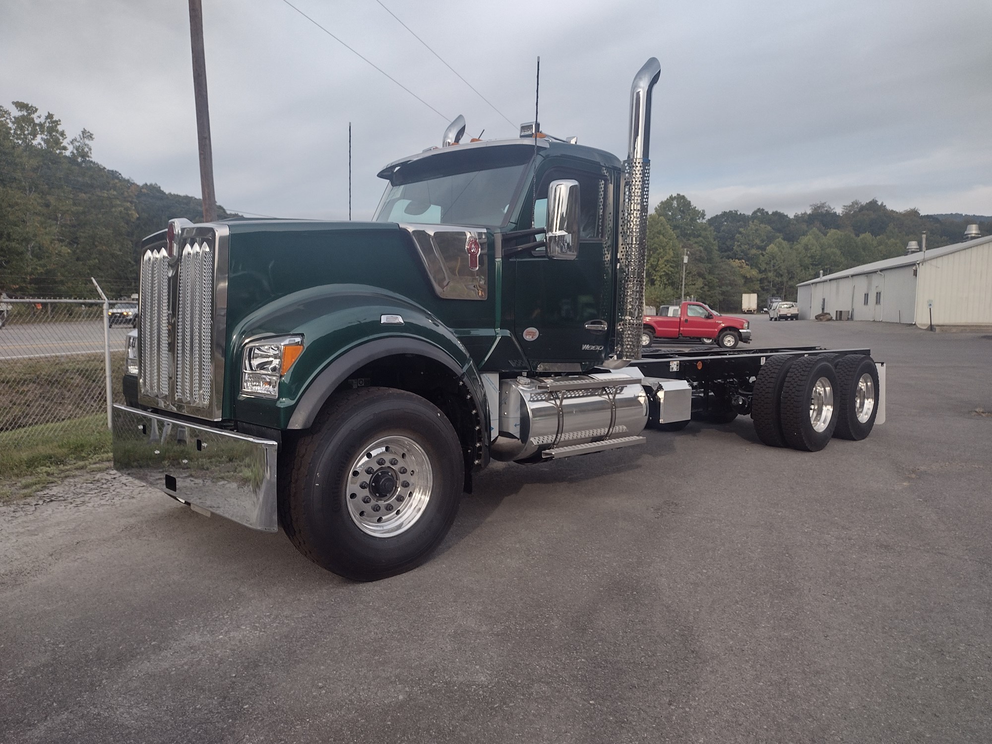 2025 Kenworth W990 - image 1 of 6