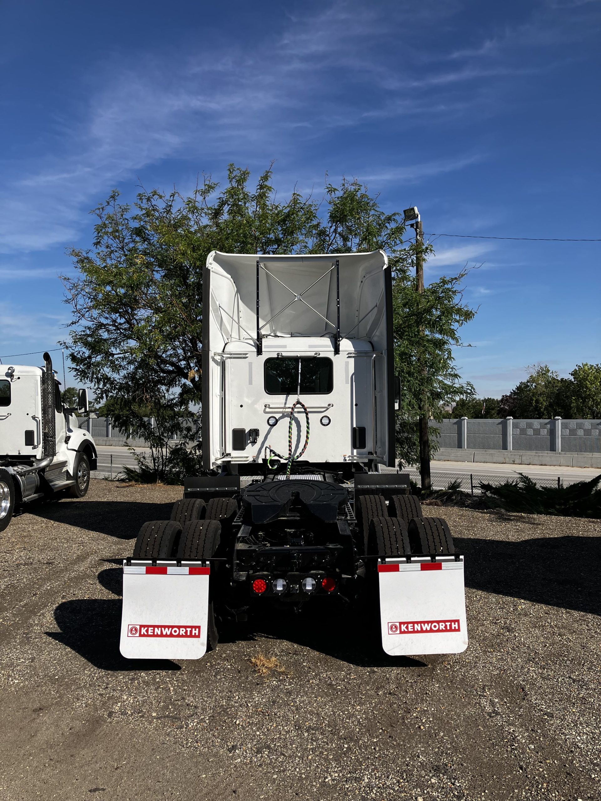 2025 Kenworth T680 - image 3 of 5