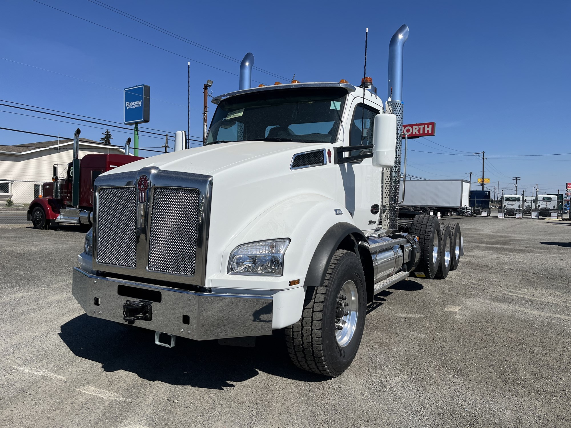 2025 Kenworth T880 - image 1 of 5