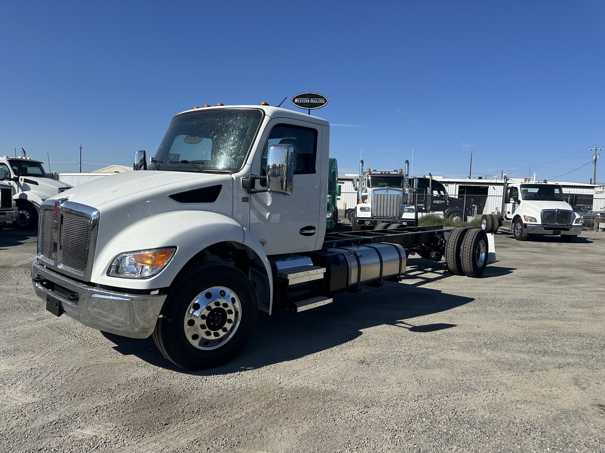 2025 Kenworth T280 - image 1 of 4