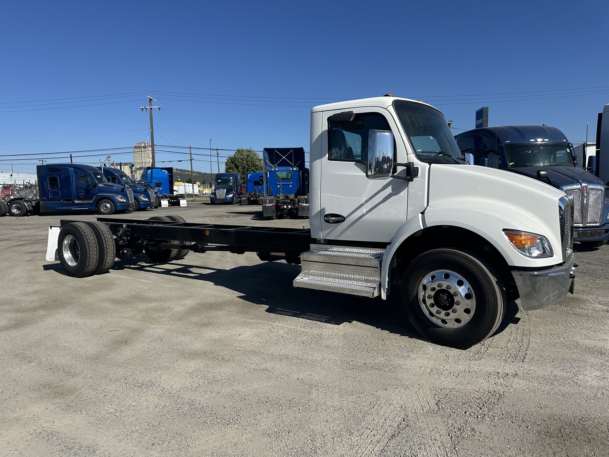 2025 Kenworth T280 - image 4 of 4