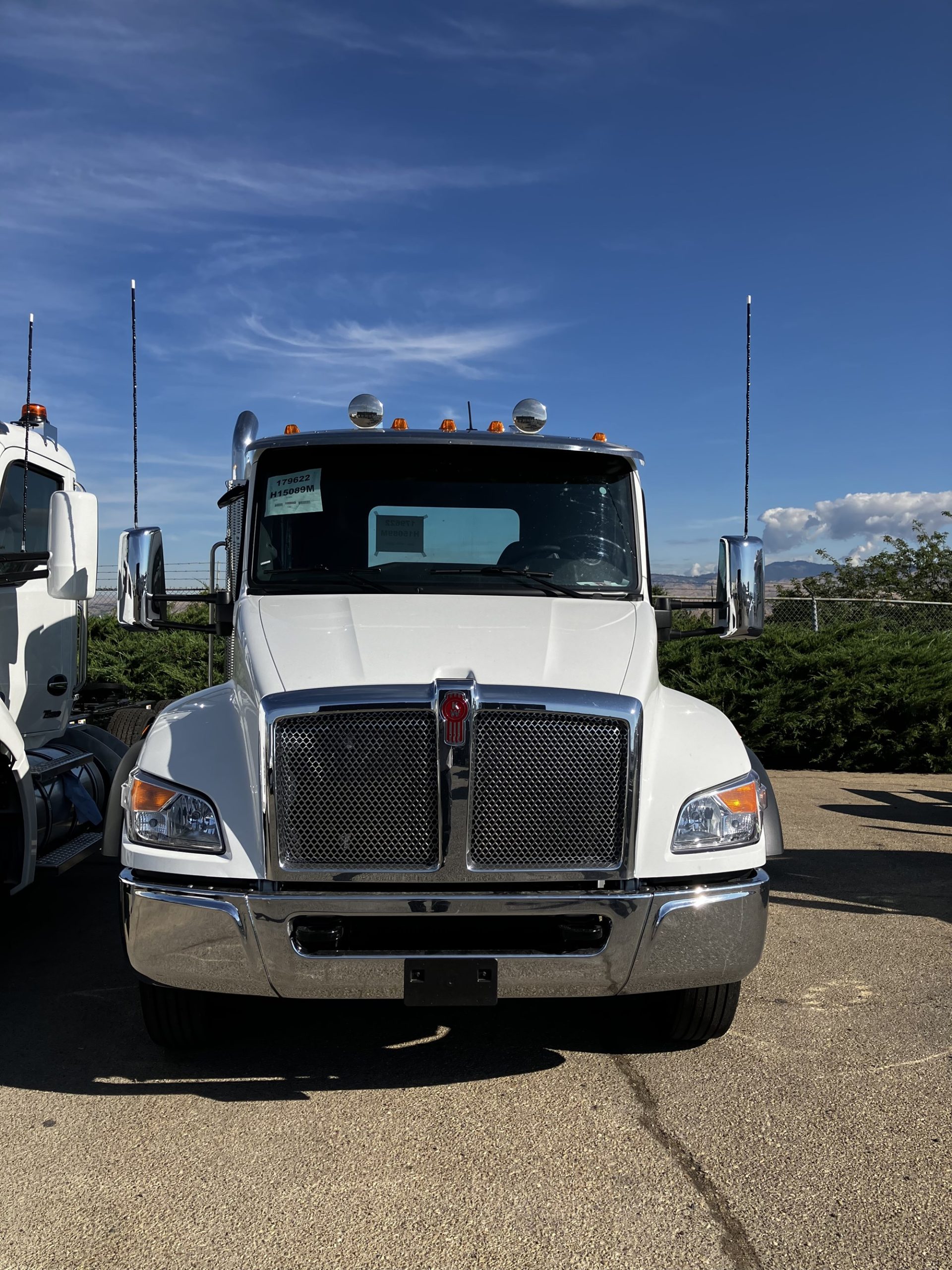 2025 Kenworth T280 - image 2 of 5