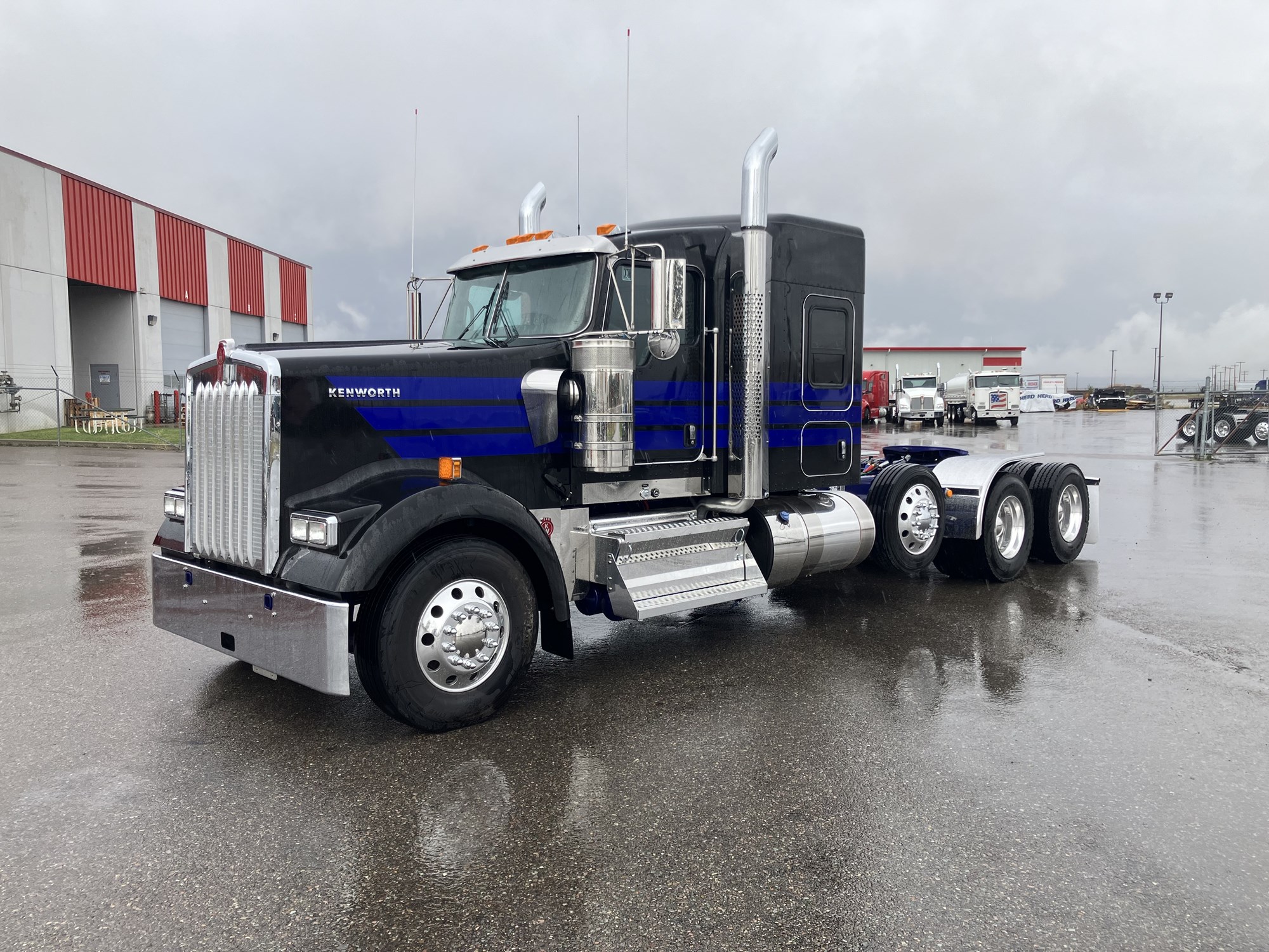 2025 Kenworth W900B - image 1 of 6