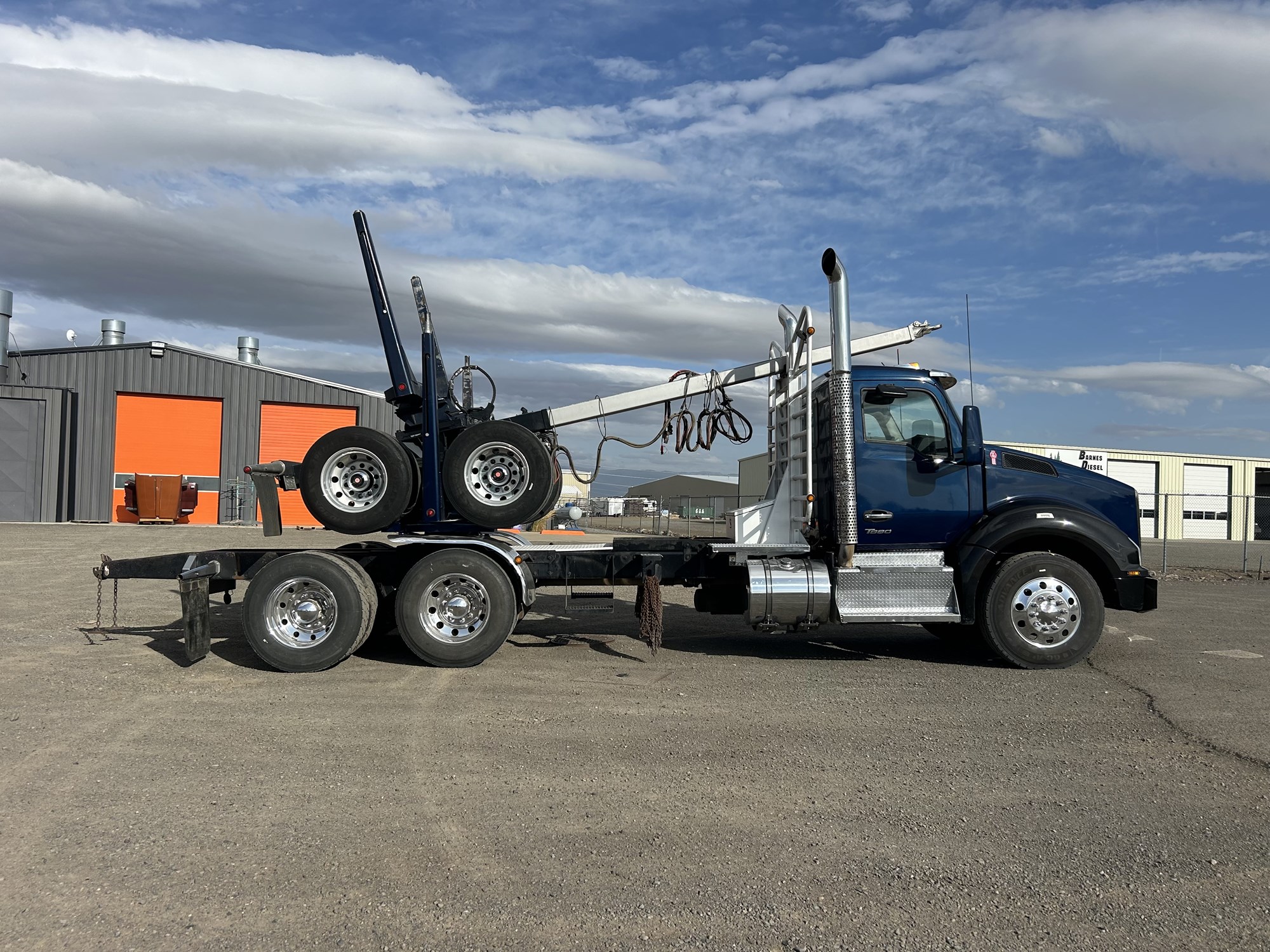 2016 Kenworth T880 - image 5 of 6