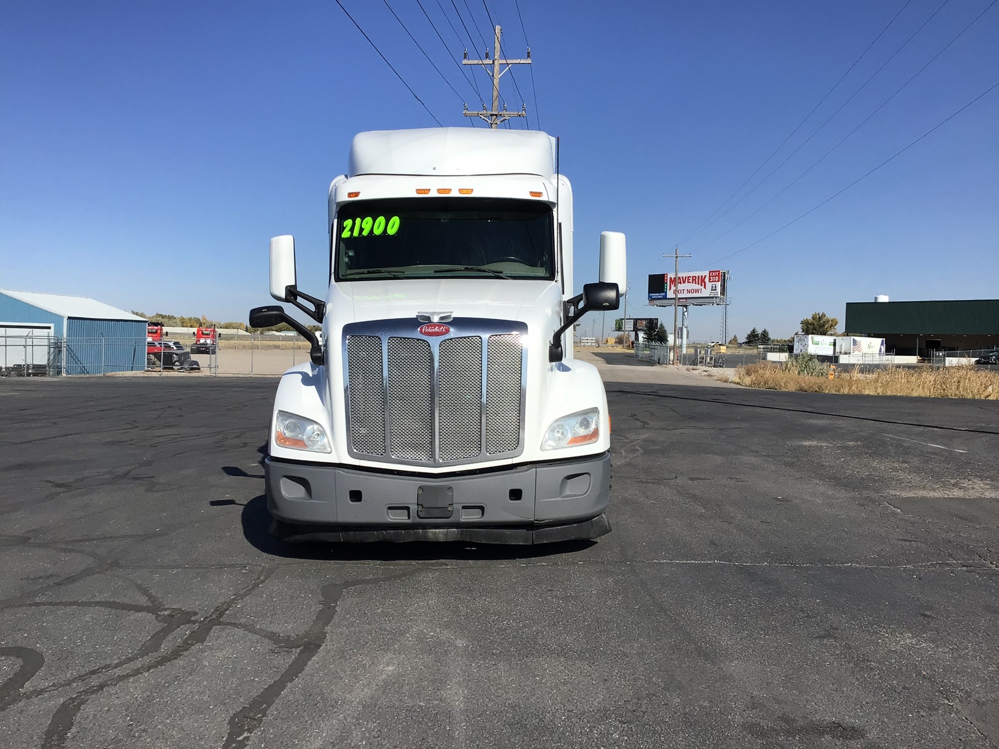 2018 Peterbilt 579 - image 2 of 6