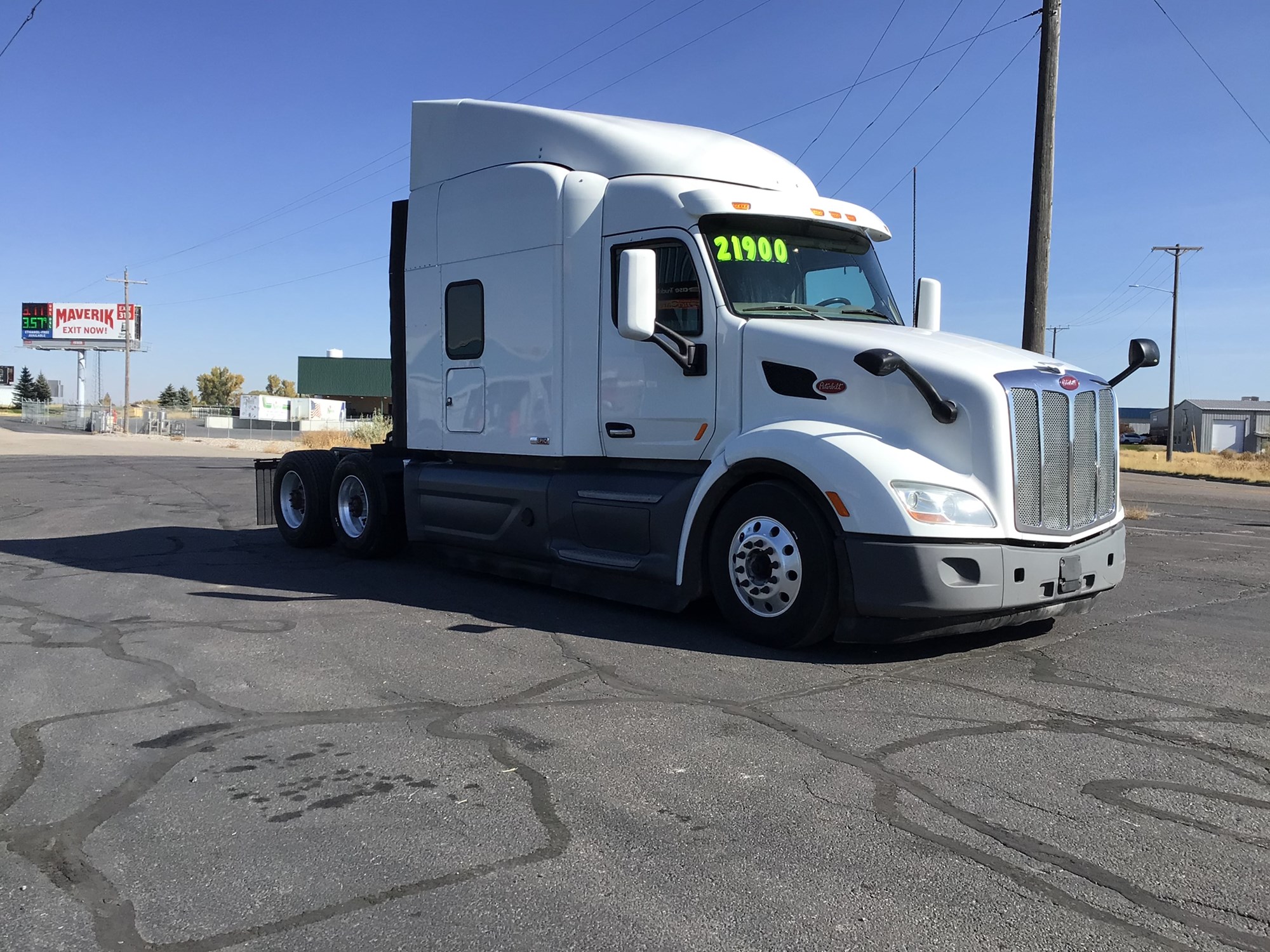 2018 Peterbilt 579 - image 3 of 6