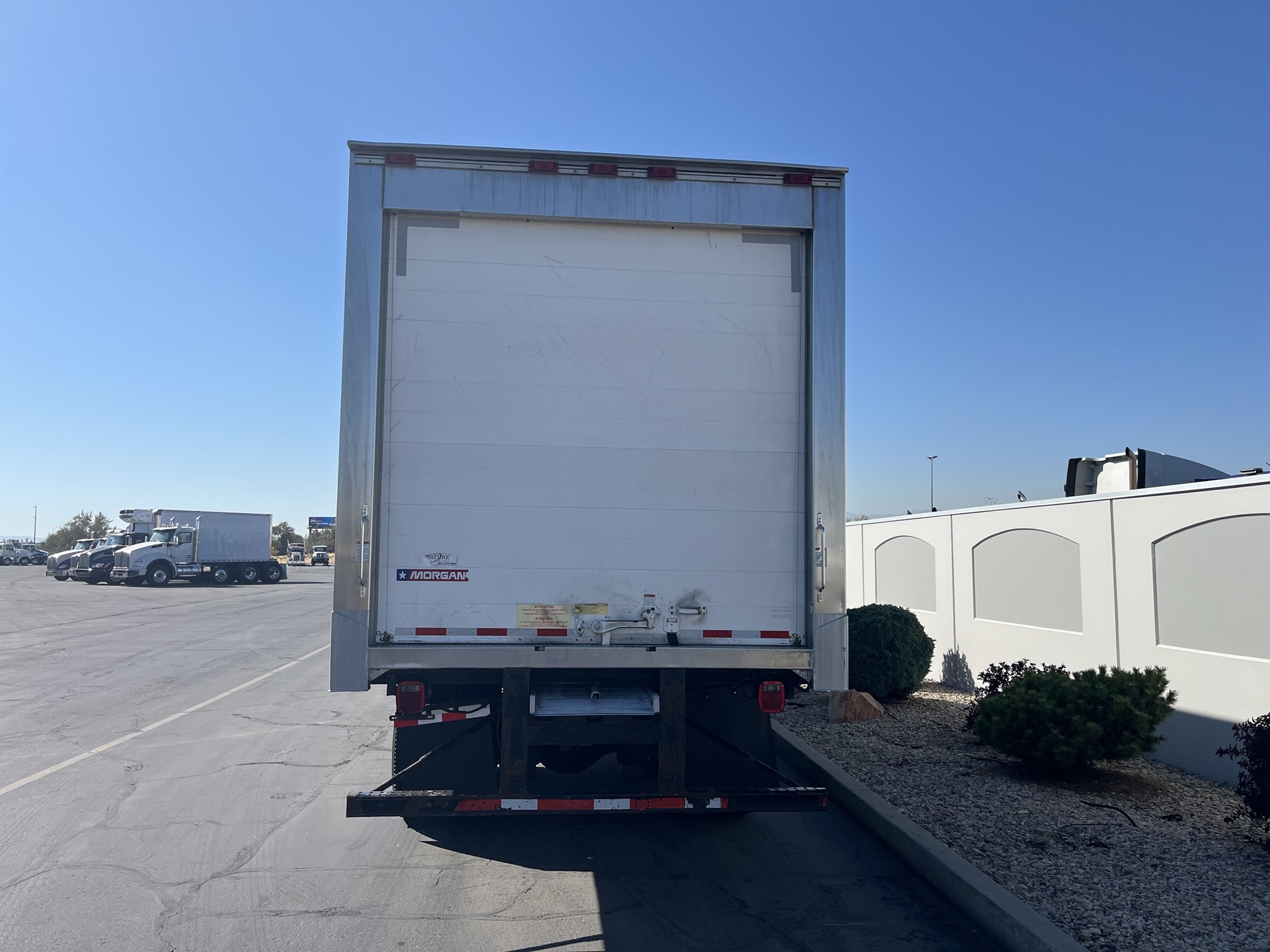 2018 Kenworth T370 - image 5 of 6