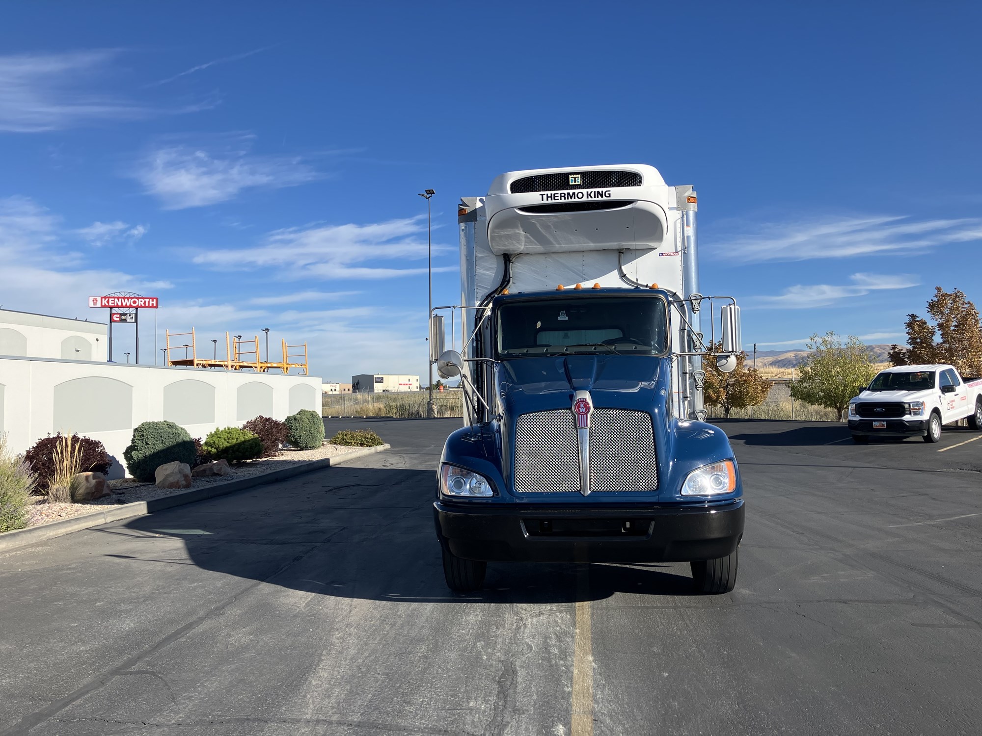 2018 Kenworth T370 - image 3 of 6