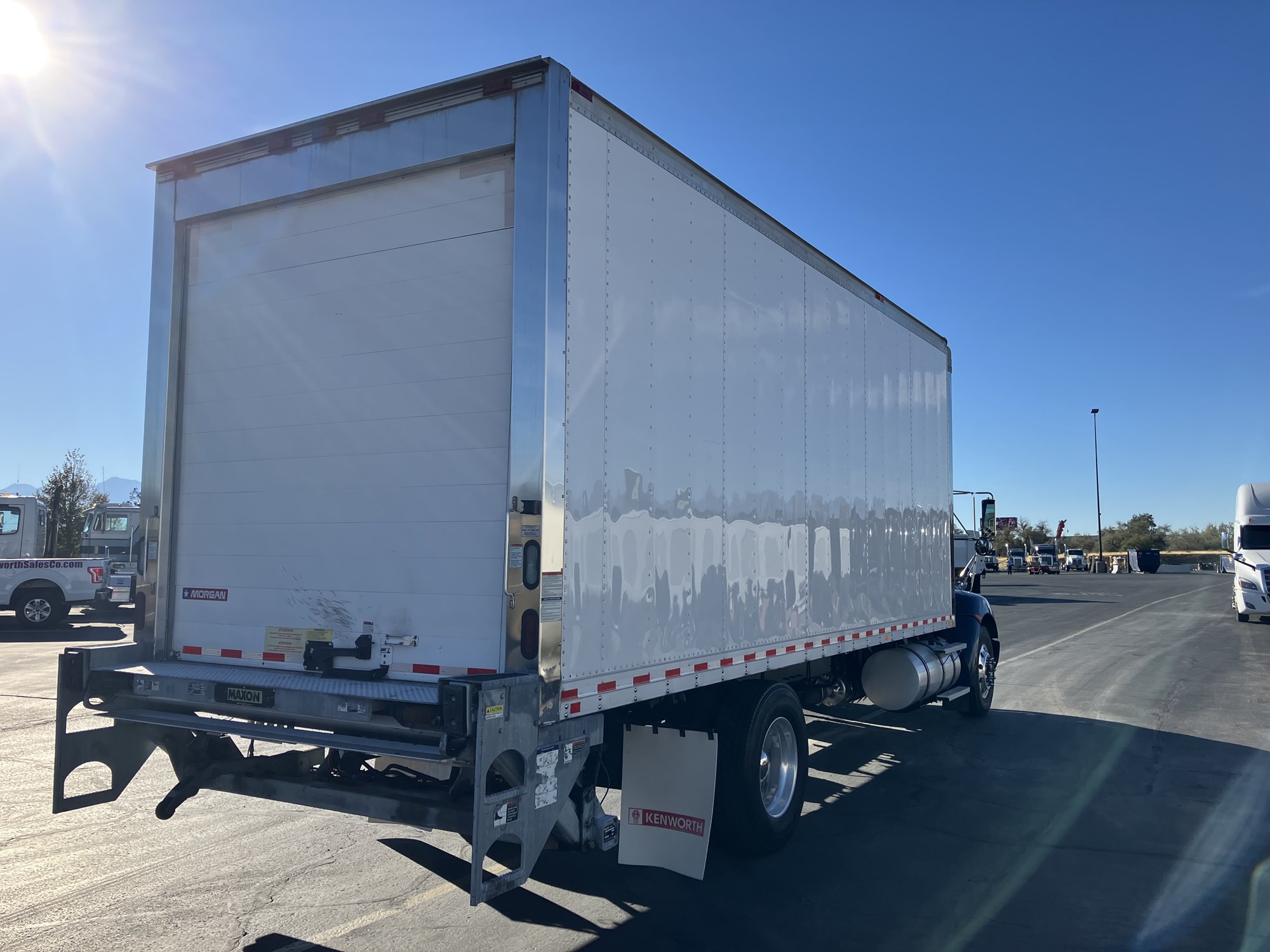 2018 Kenworth T370 - image 6 of 6