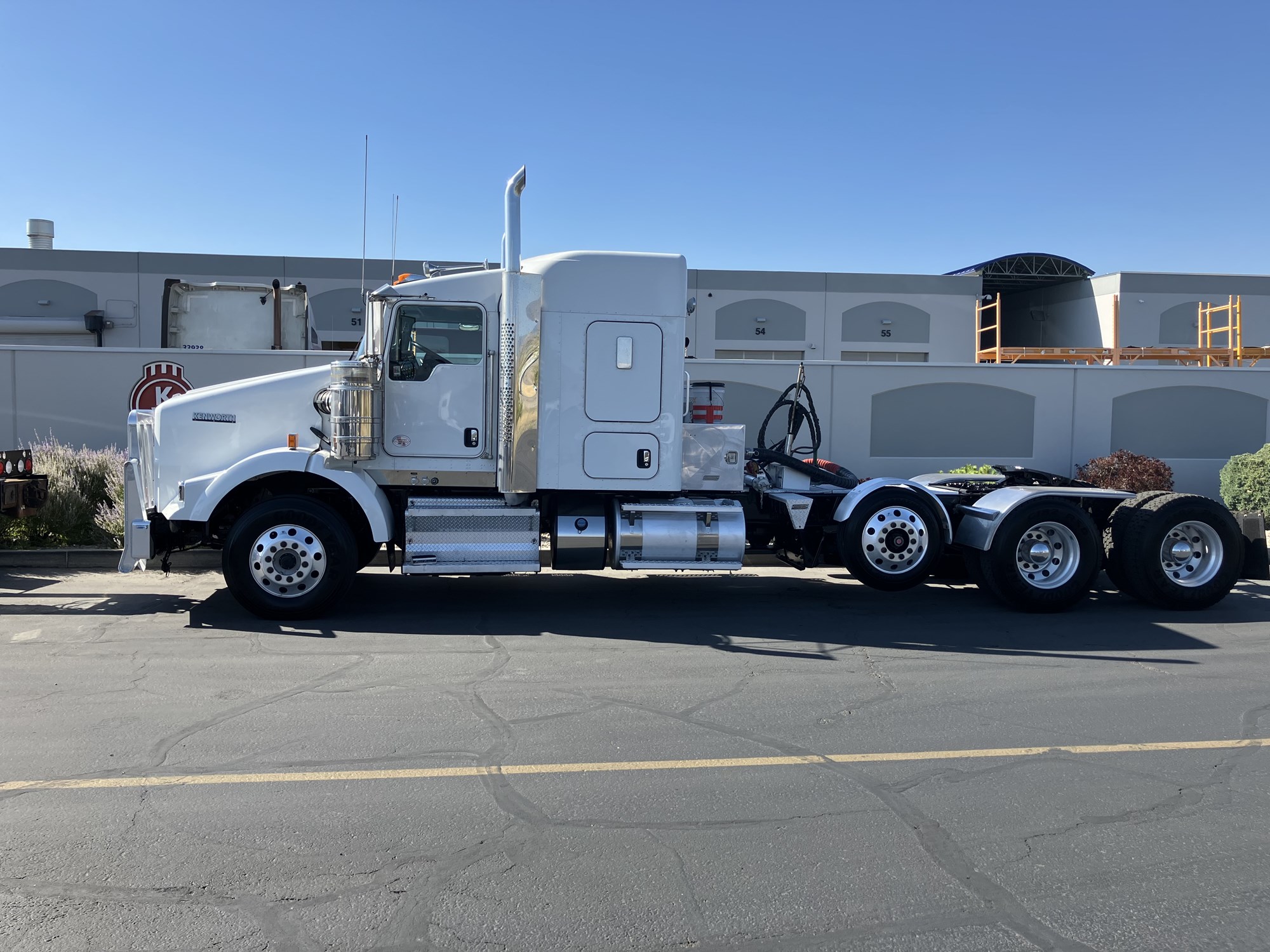 2019 Kenworth T800 - image 1 of 6