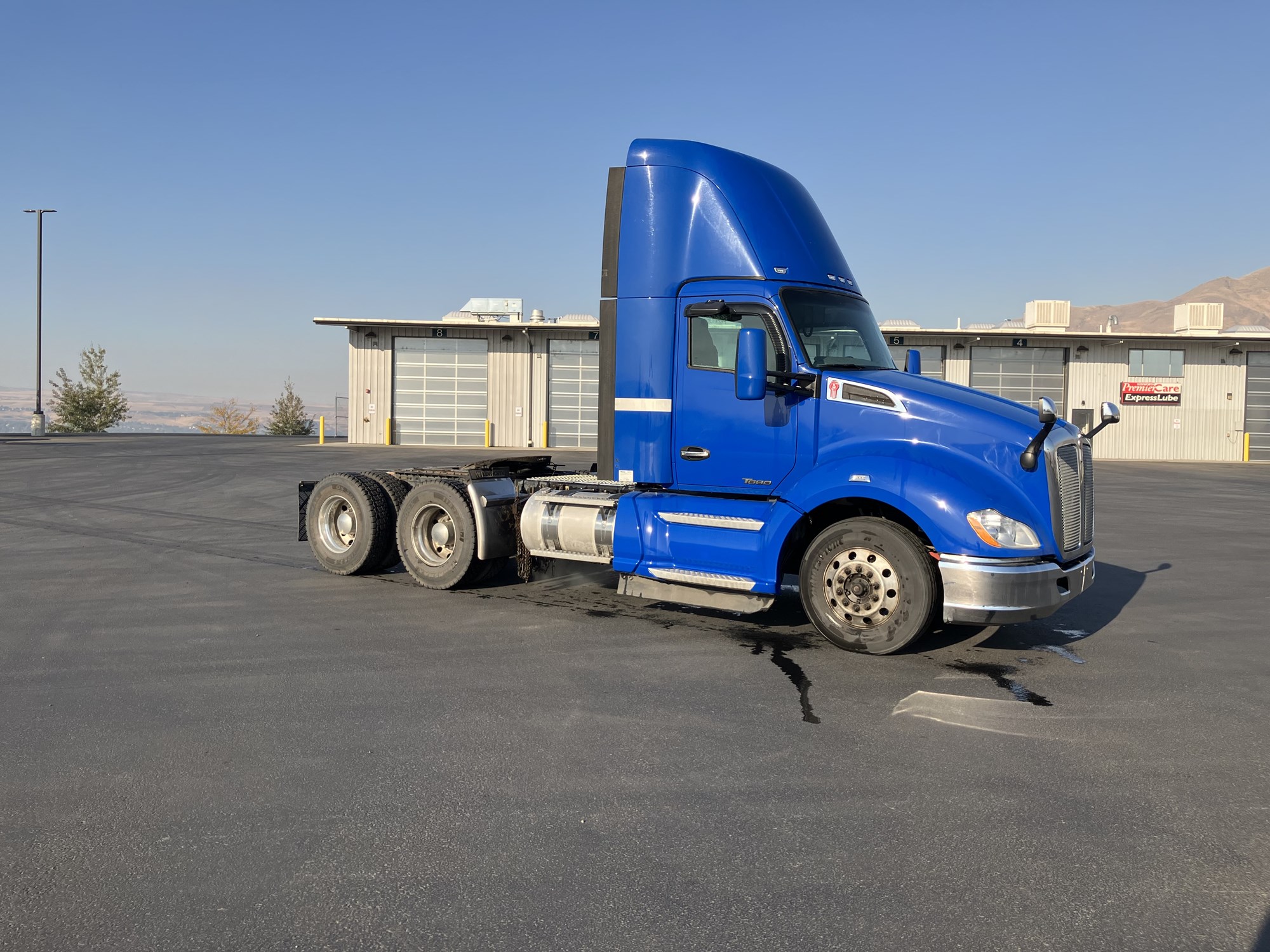 2019 Kenworth T680 - image 1 of 4