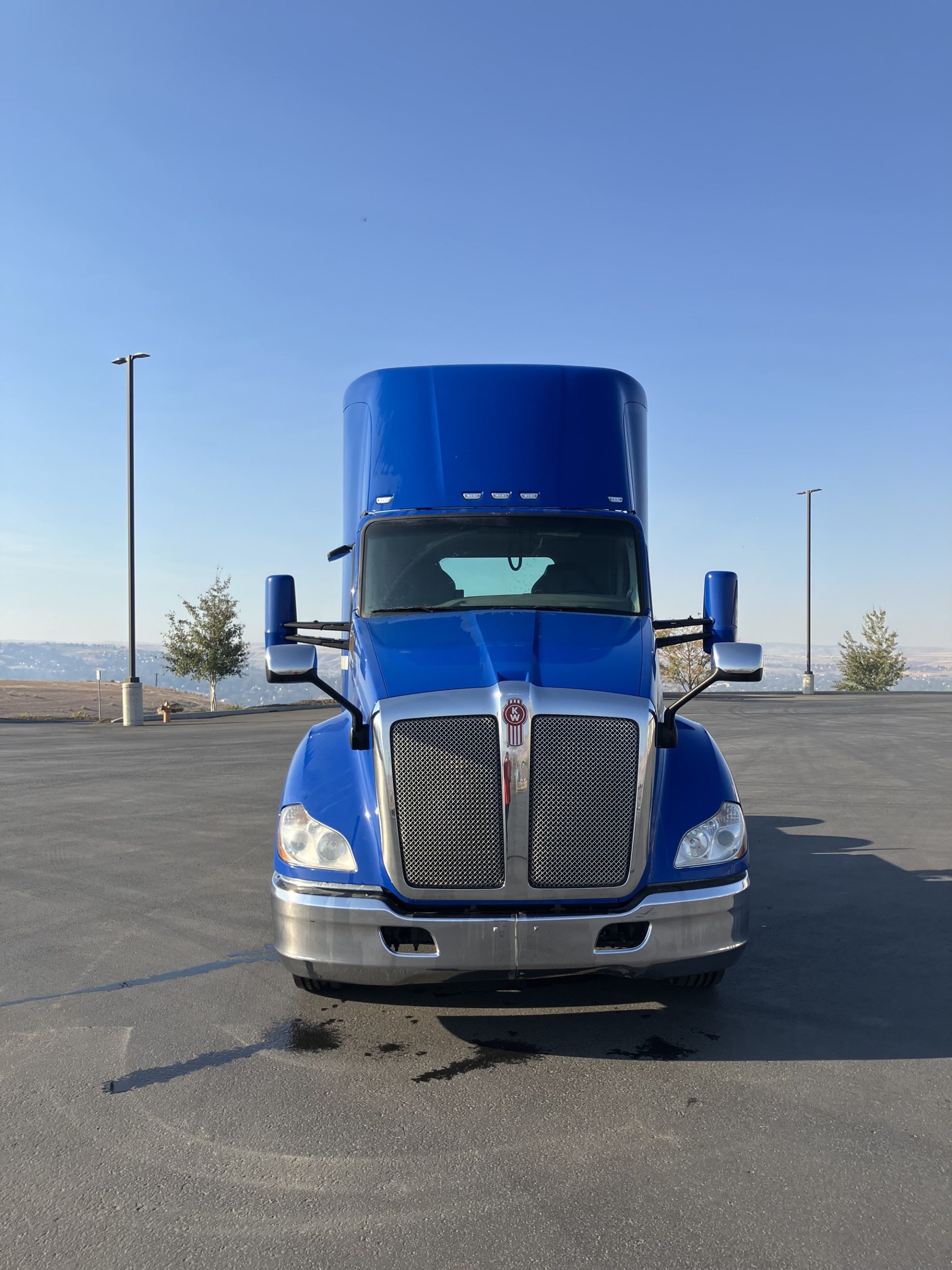 2019 Kenworth T680 - image 2 of 4