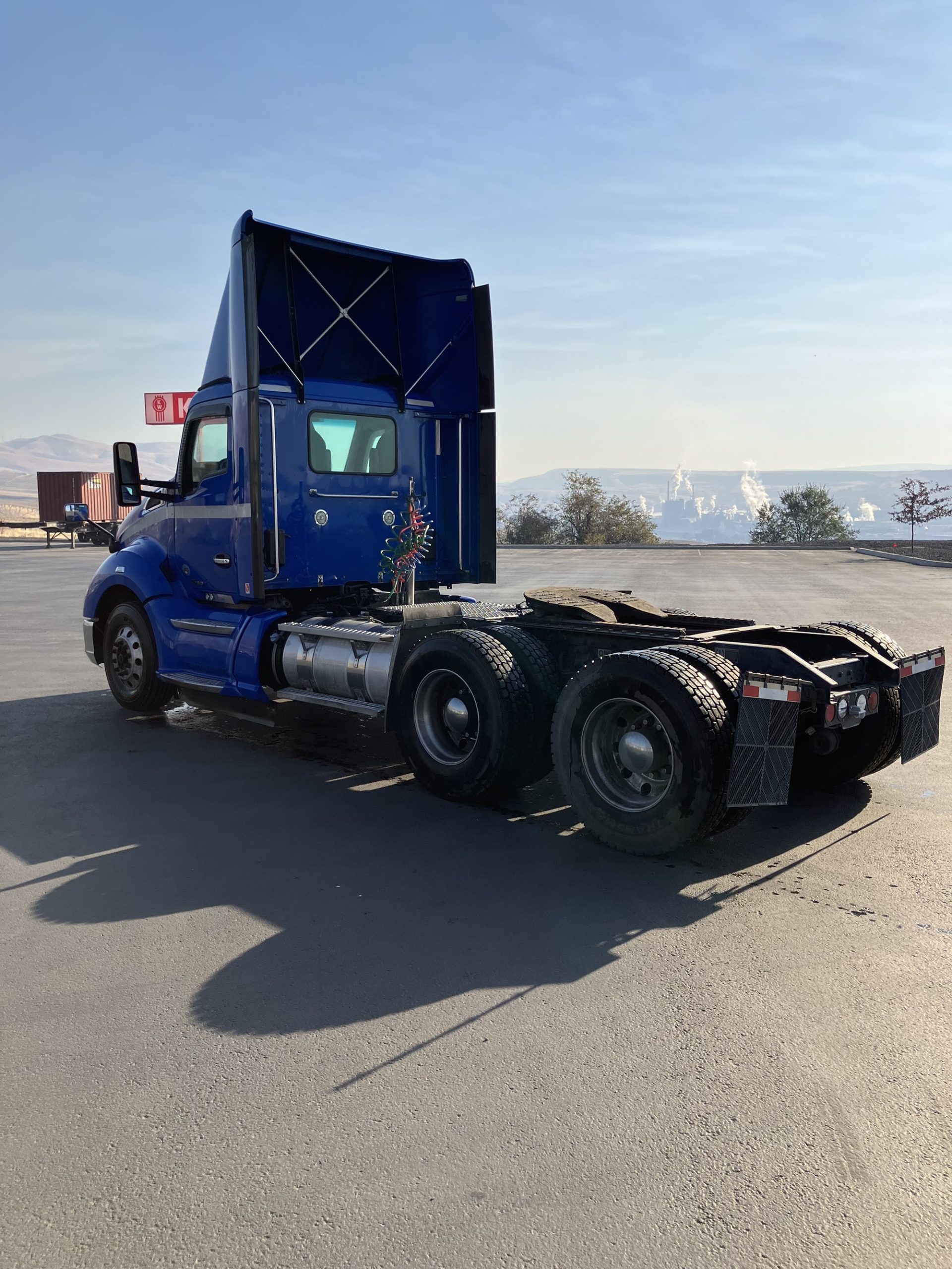 2019 Kenworth T680 - image 3 of 4