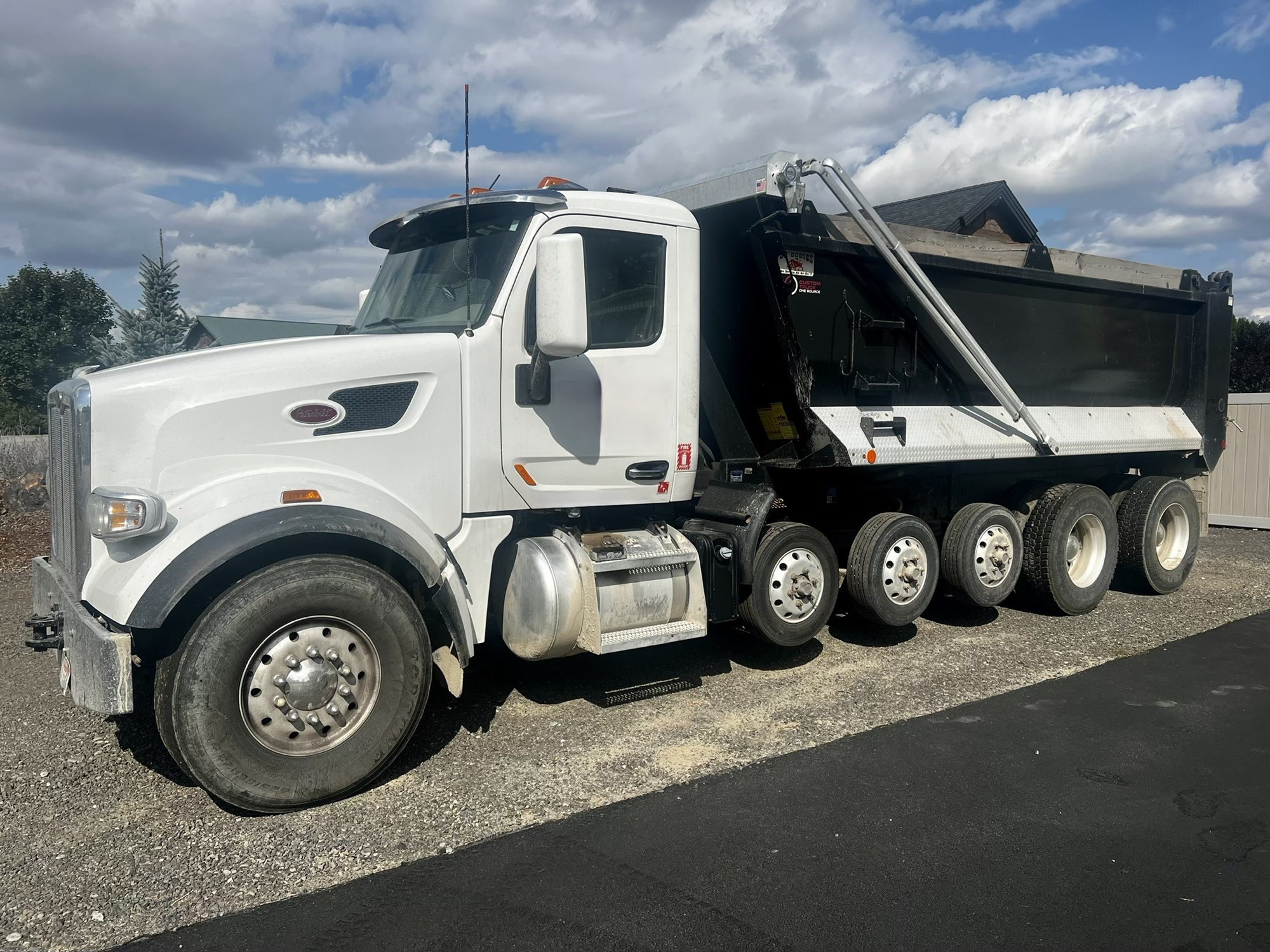 2020 Peterbilt 567 - image 1 of 5