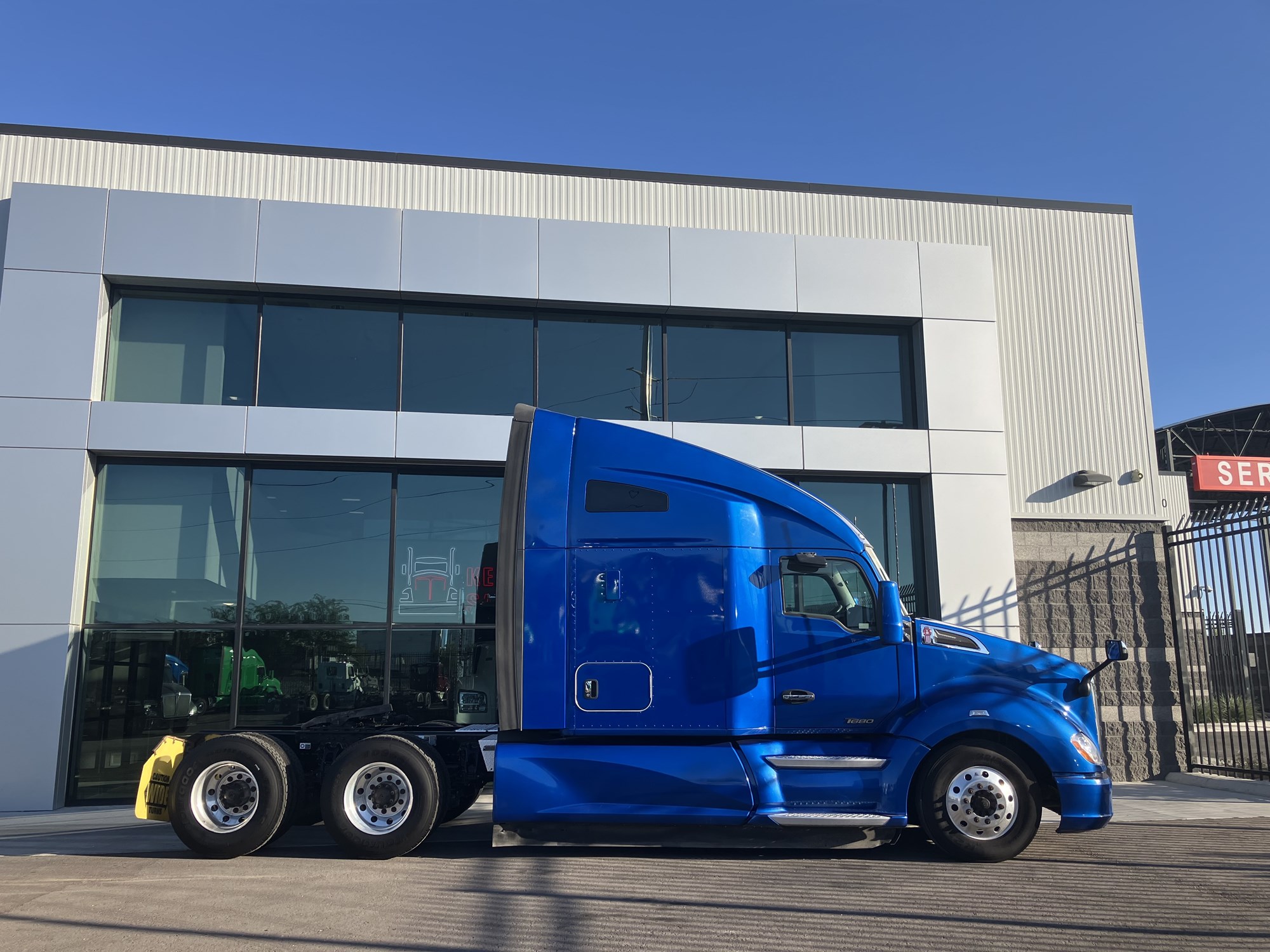 2020 Kenworth T680 - image 2 of 6