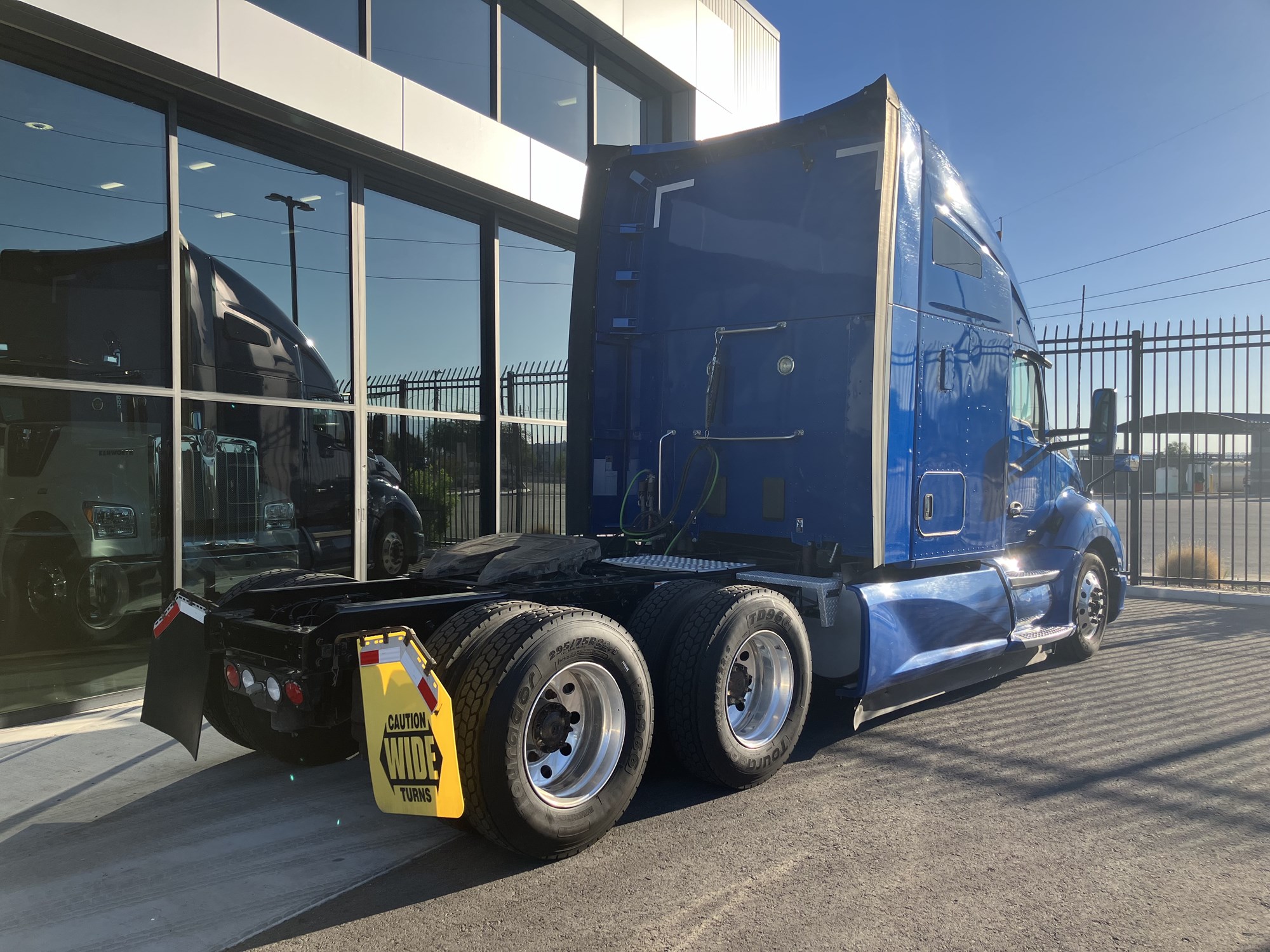 2020 Kenworth T680 - image 3 of 6