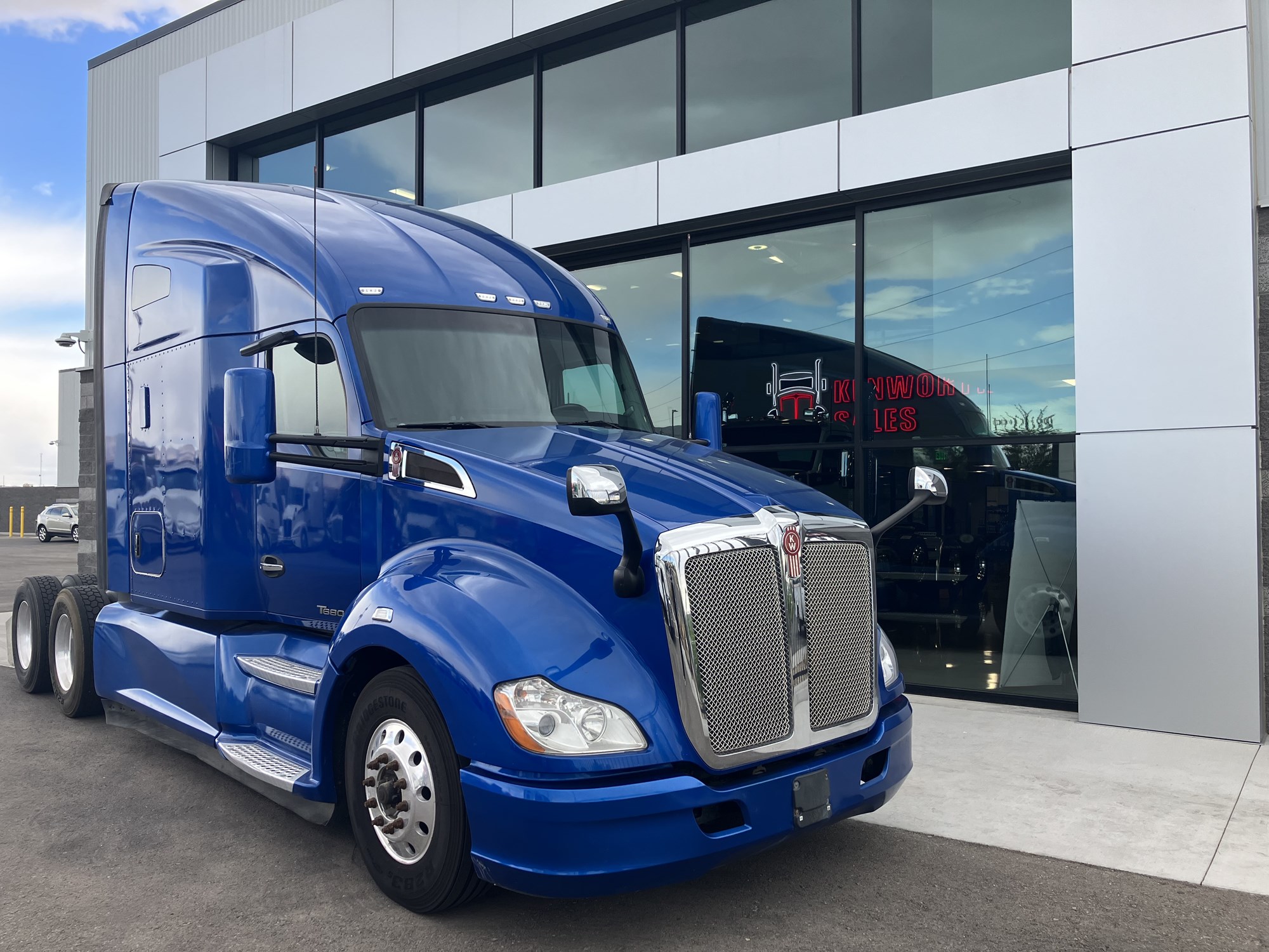 2020 Kenworth T680 - image 1 of 6