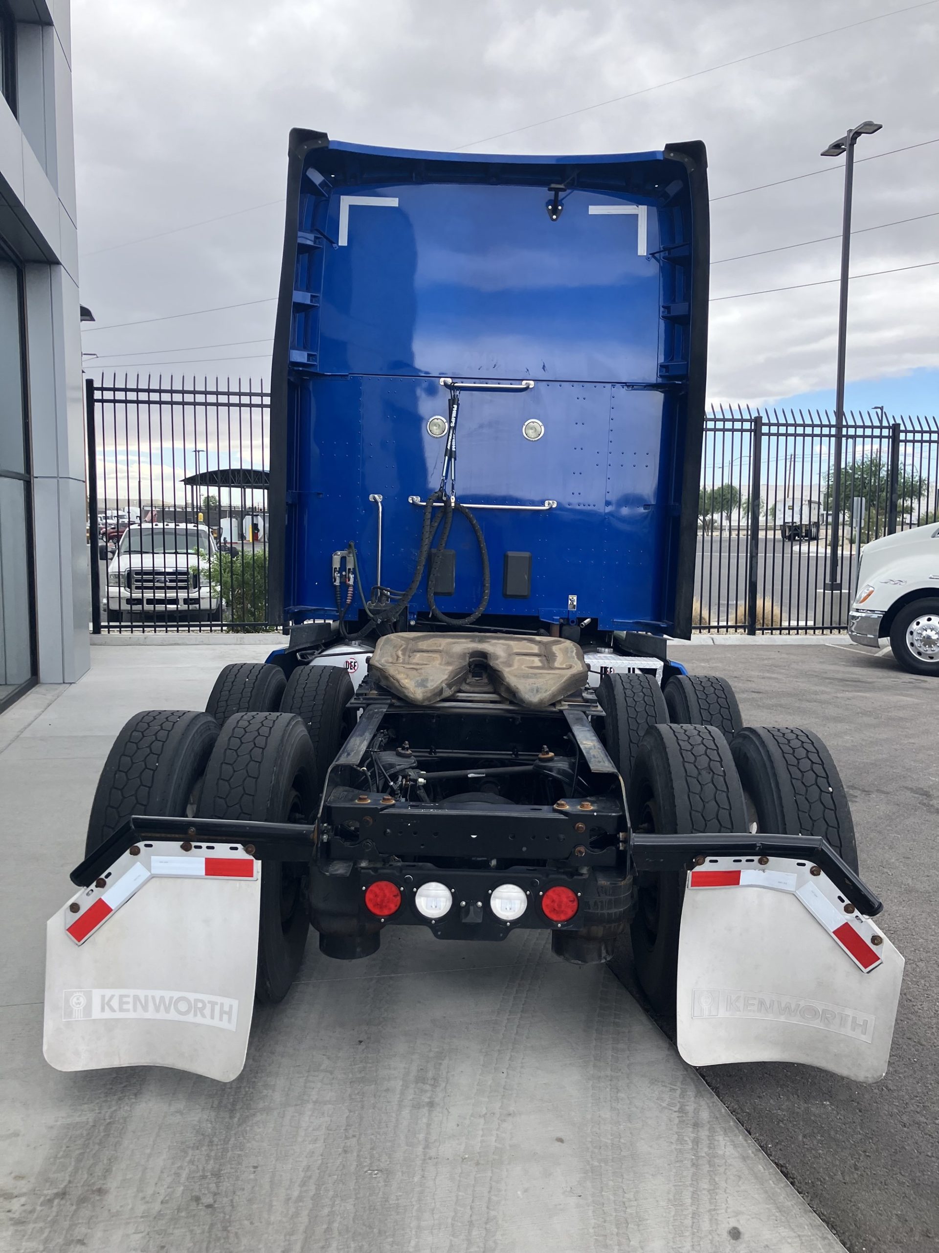 2020 Kenworth T680 - image 4 of 6