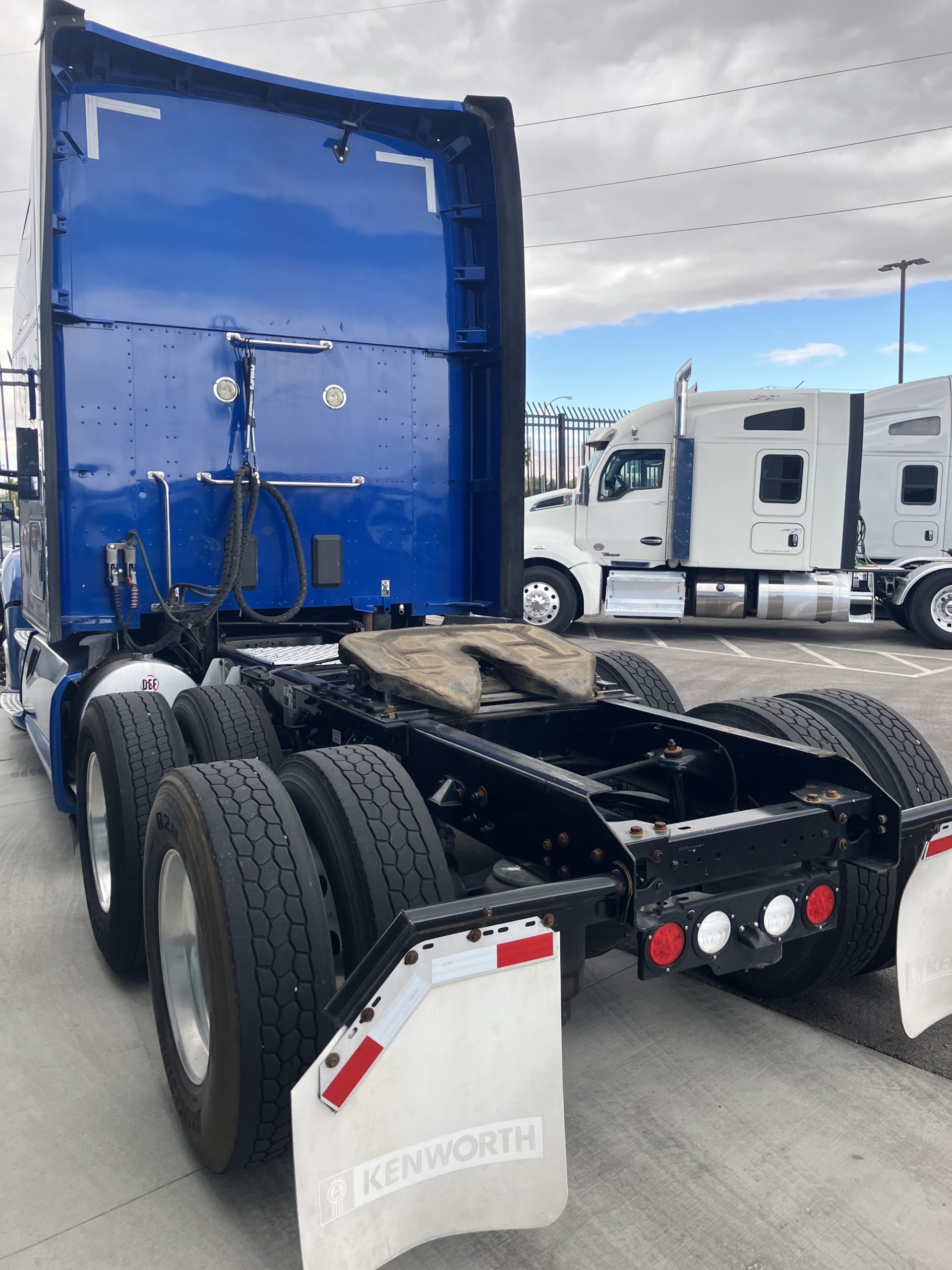 2020 Kenworth T680 - image 5 of 6